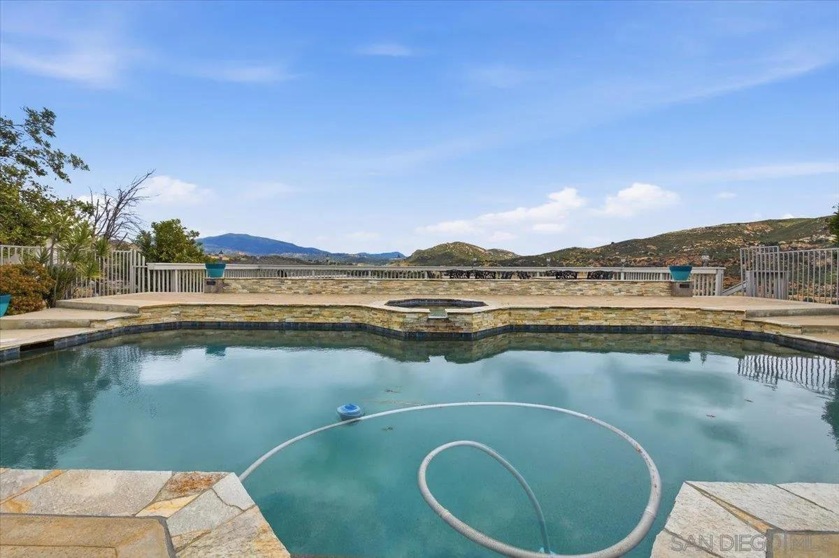 https://cdn.realtyfeed.com/cdn/127/260012893/89225bae7db83bcd2ed3e3a3d3ae04d0.webp