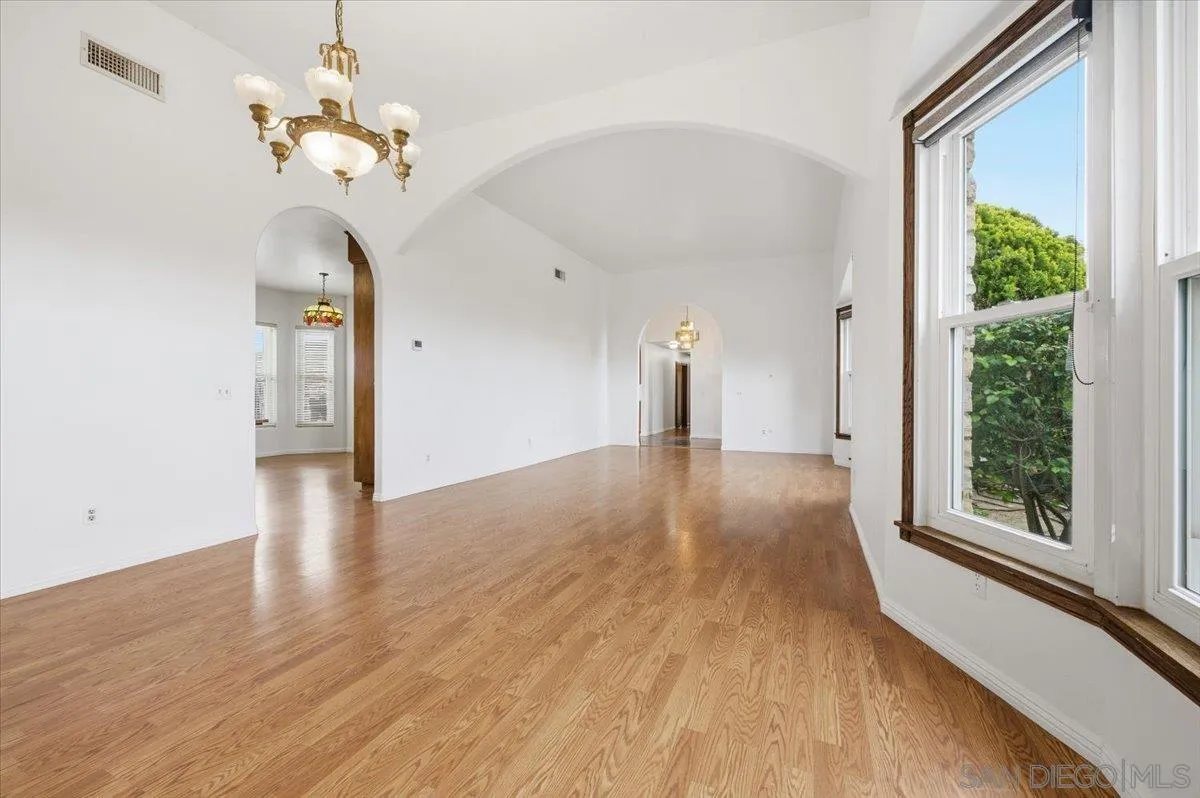 https://cdn.realtyfeed.com/cdn/127/260012893/8d9f85e4f1dccf3f4d7f875ca67cefc2.webp