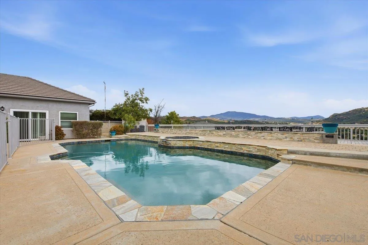 https://cdn.realtyfeed.com/cdn/127/260012893/8e162e749d4f8af320f5fb17c1b5b7e3.webp