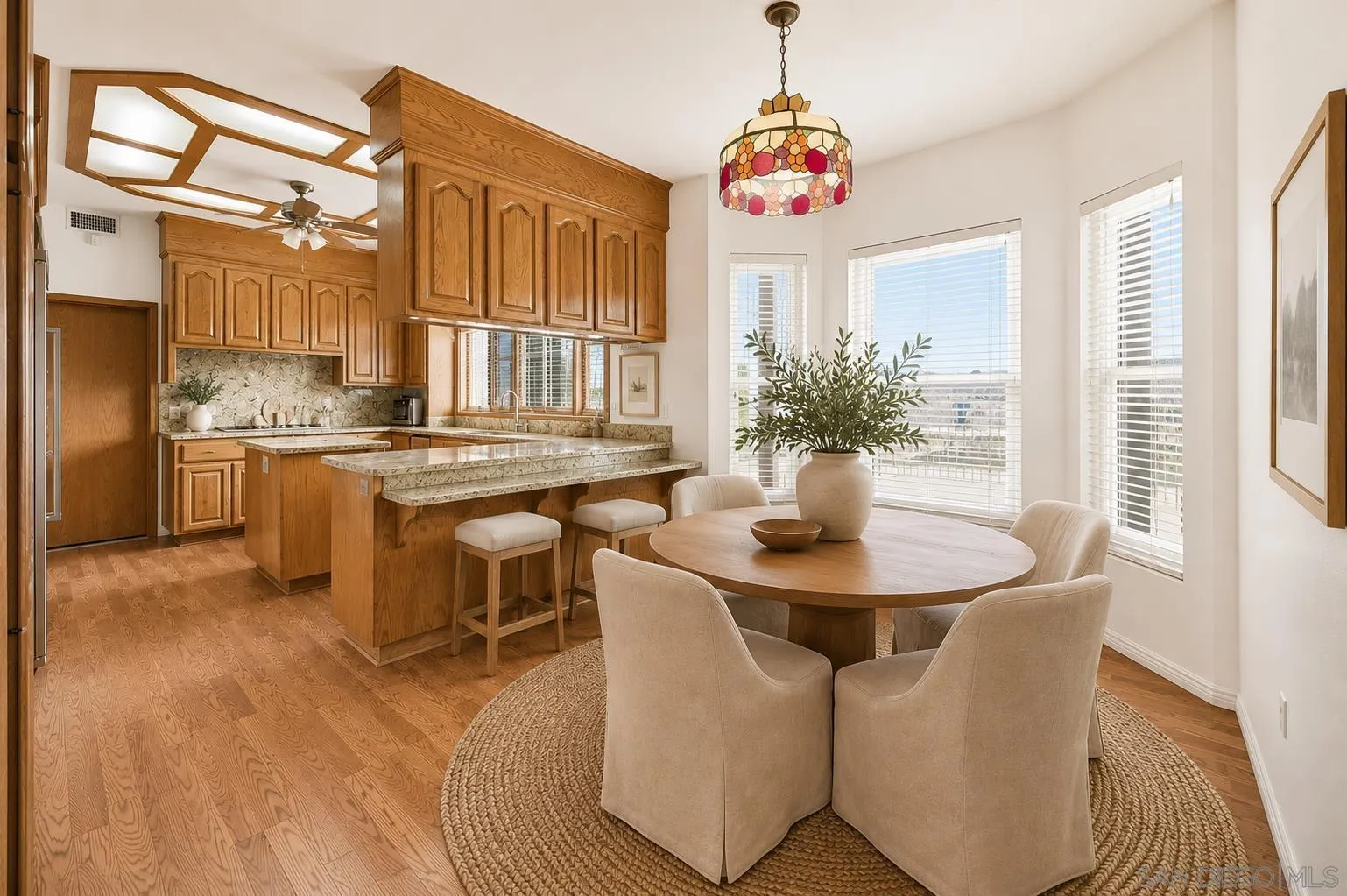 https://cdn.realtyfeed.com/cdn/127/260012893/92489ebc2b759cd0171f5ea0fe101b65.webp