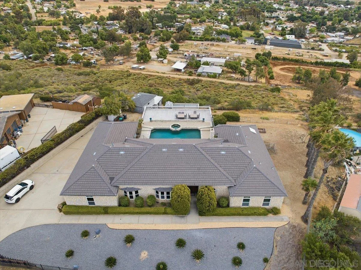 https://cdn.realtyfeed.com/cdn/127/260012893/9ab04df5965558049f4e3246b4963950.webp