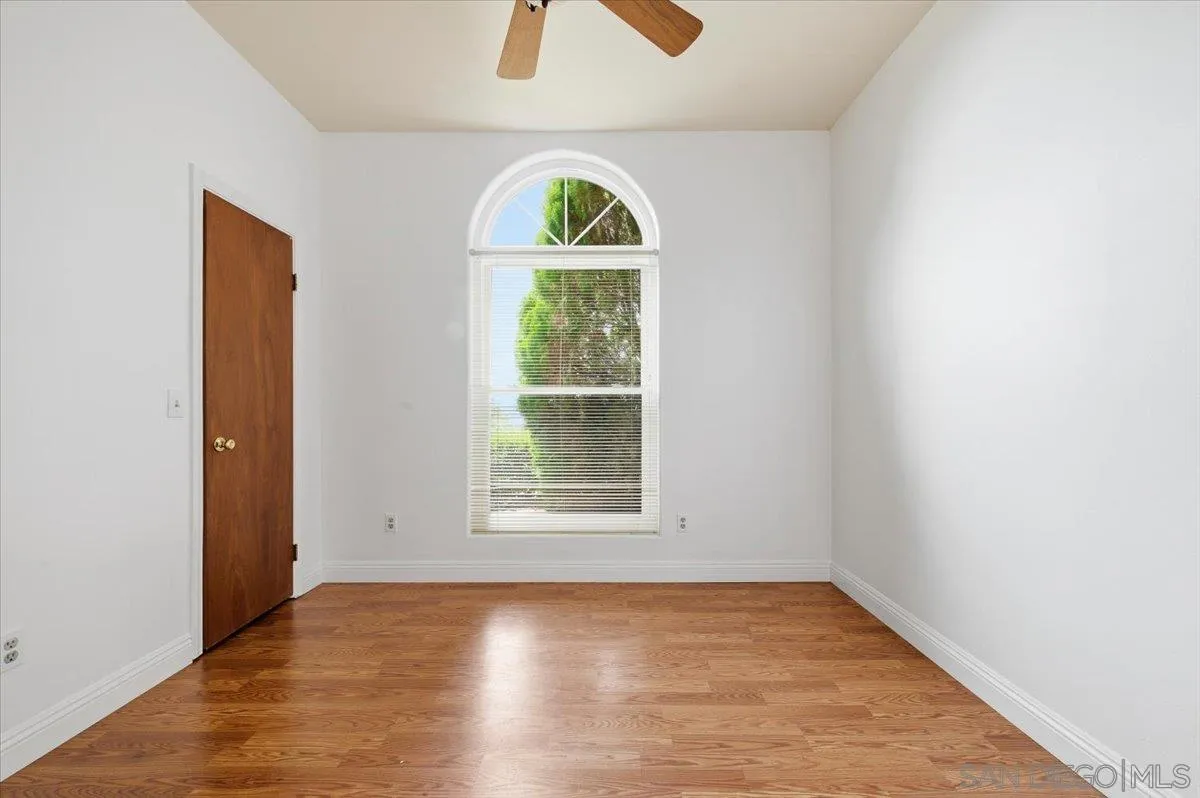 https://cdn.realtyfeed.com/cdn/127/260012893/9dcaccc271d07282bdc37e775e10189d.webp