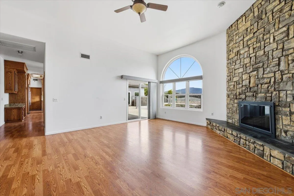 https://cdn.realtyfeed.com/cdn/127/260012893/c6282cdb11c205fc73462eb032659d4c.webp