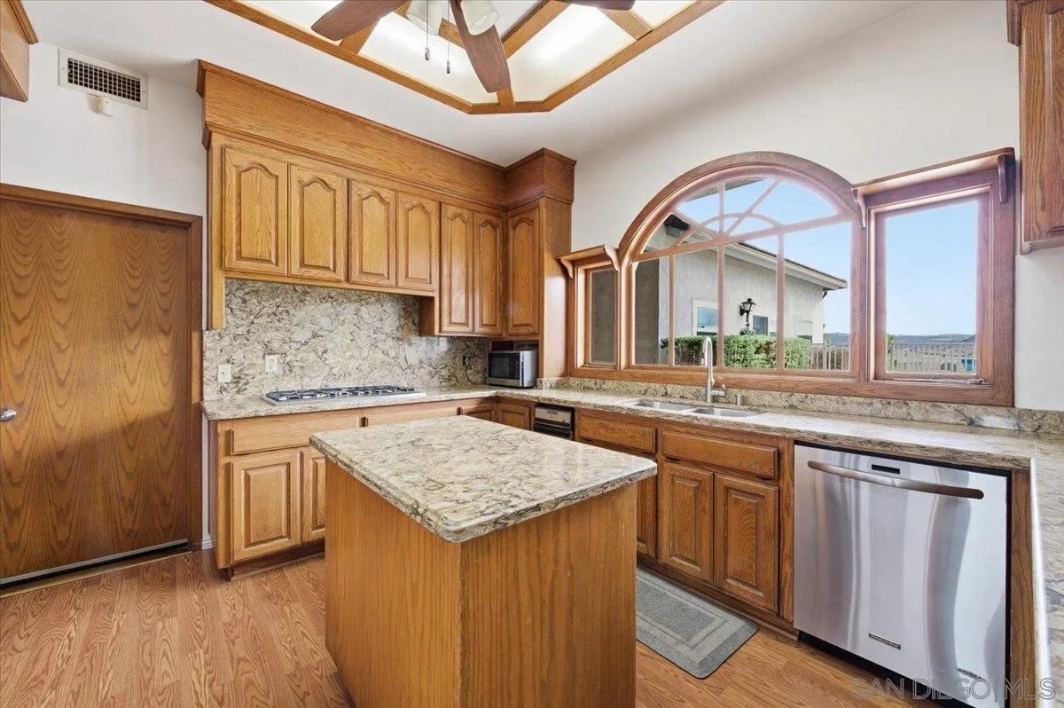 https://cdn.realtyfeed.com/cdn/127/260012893/cb064f066267f61e1dca32c164a425da.webp