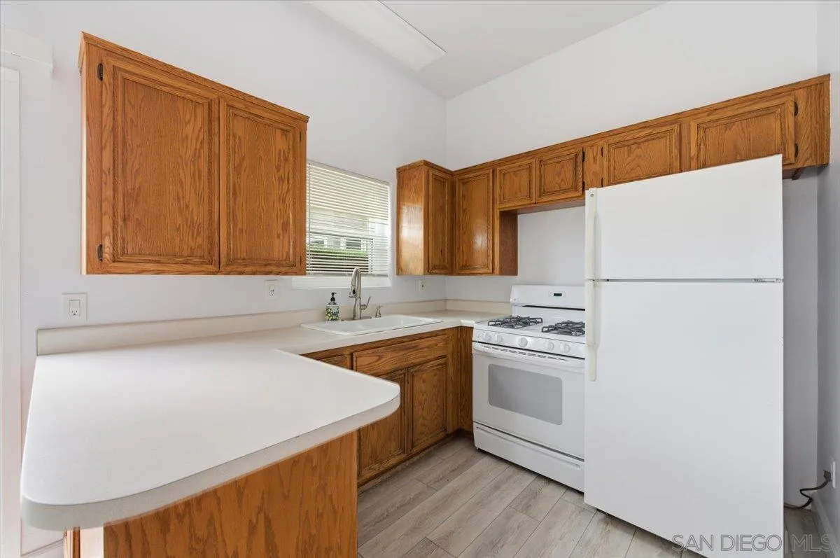 https://cdn.realtyfeed.com/cdn/127/260012893/ce0ee8625d51512e9a9974573bf06b93.webp
