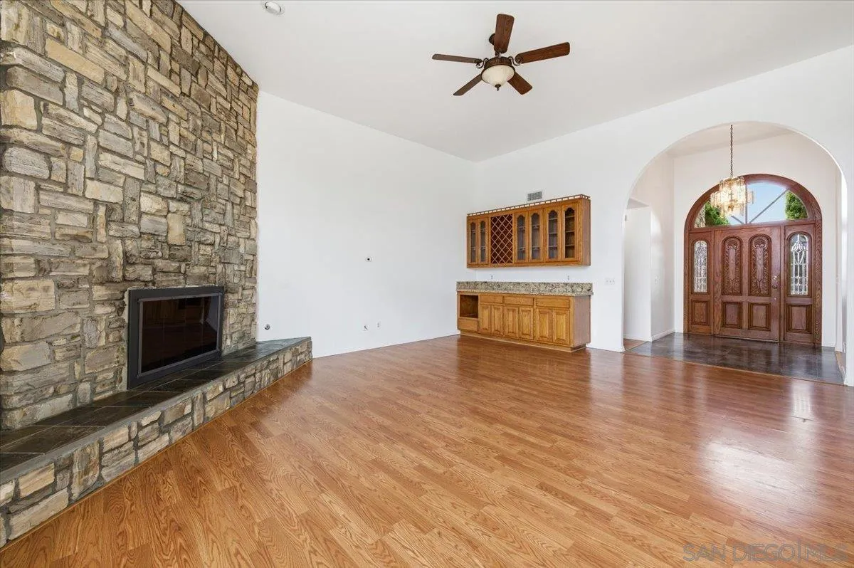 https://cdn.realtyfeed.com/cdn/127/260012893/d04cd5af3bb591f2b19d7e83feba0229.webp
