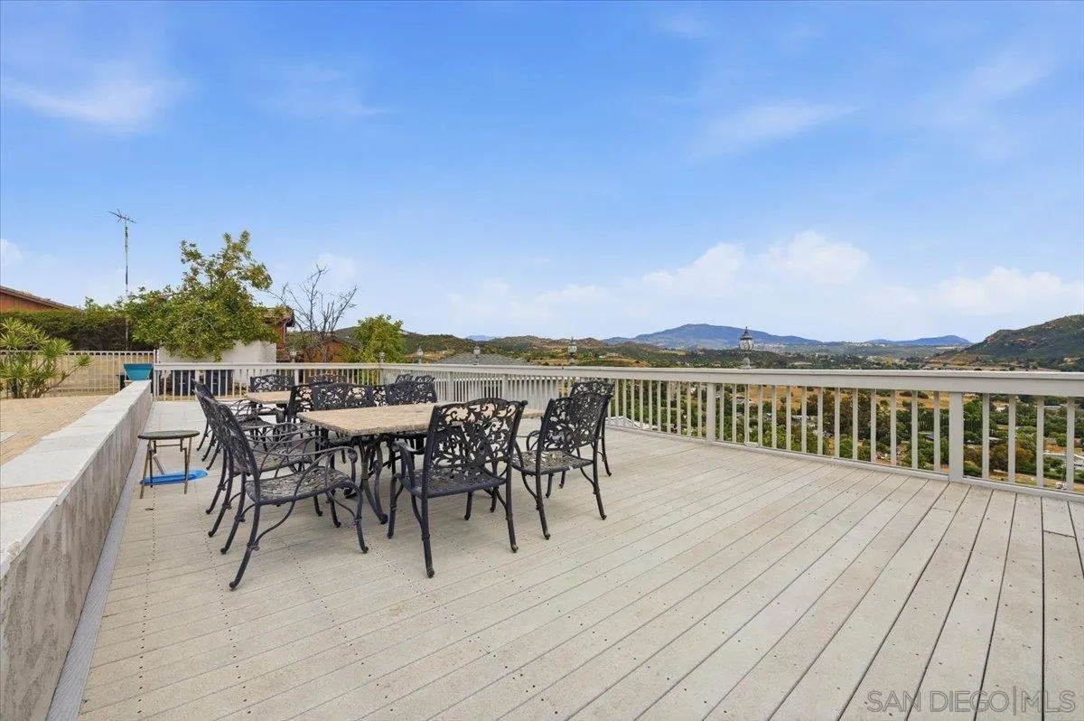https://cdn.realtyfeed.com/cdn/127/260012893/db76d4b8174e927cc6945f8cf73393ed.webp