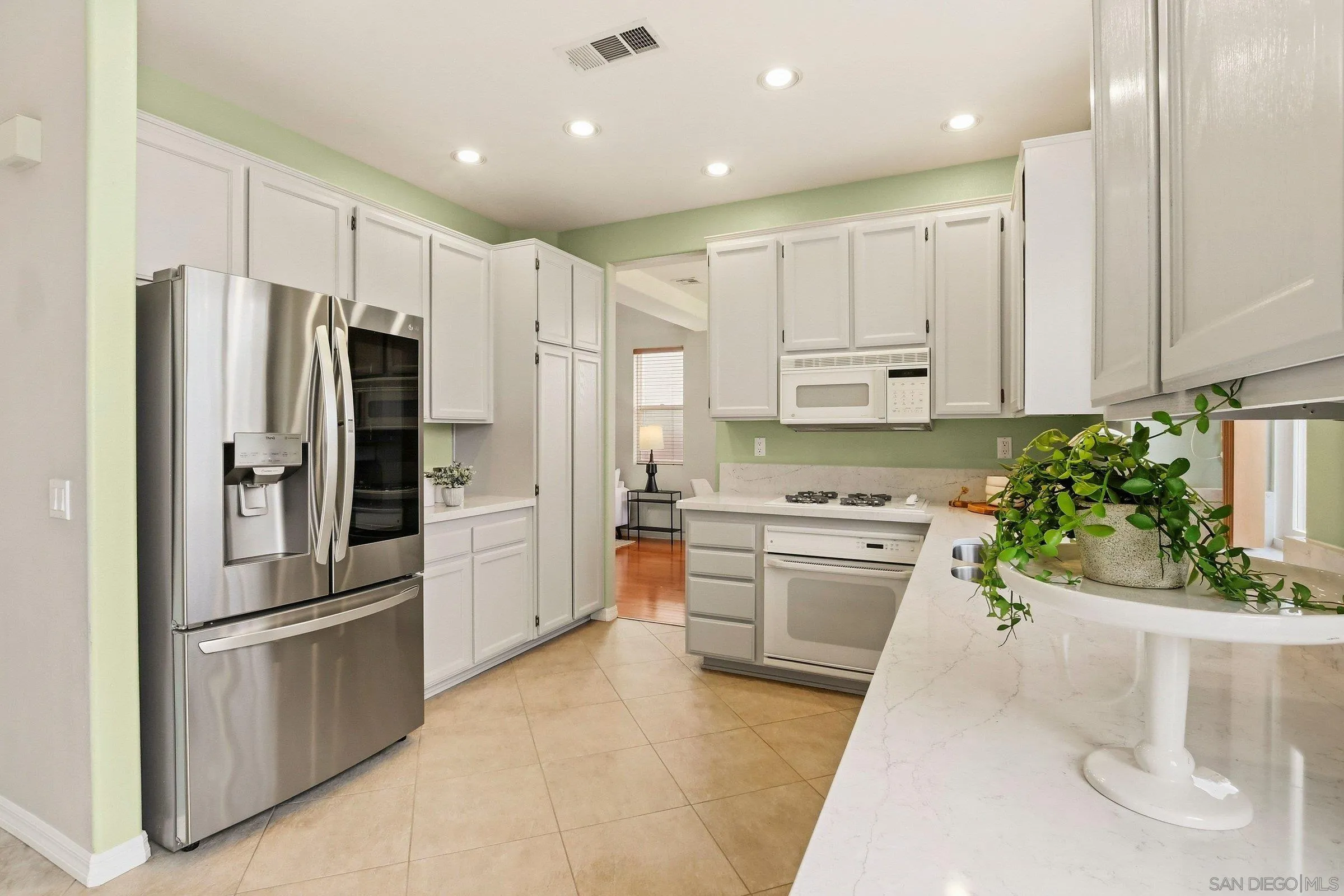 https://cdn.realtyfeed.com/cdn/127/260012894/0c39d969cccaff9f1c339122a251e466.webp
