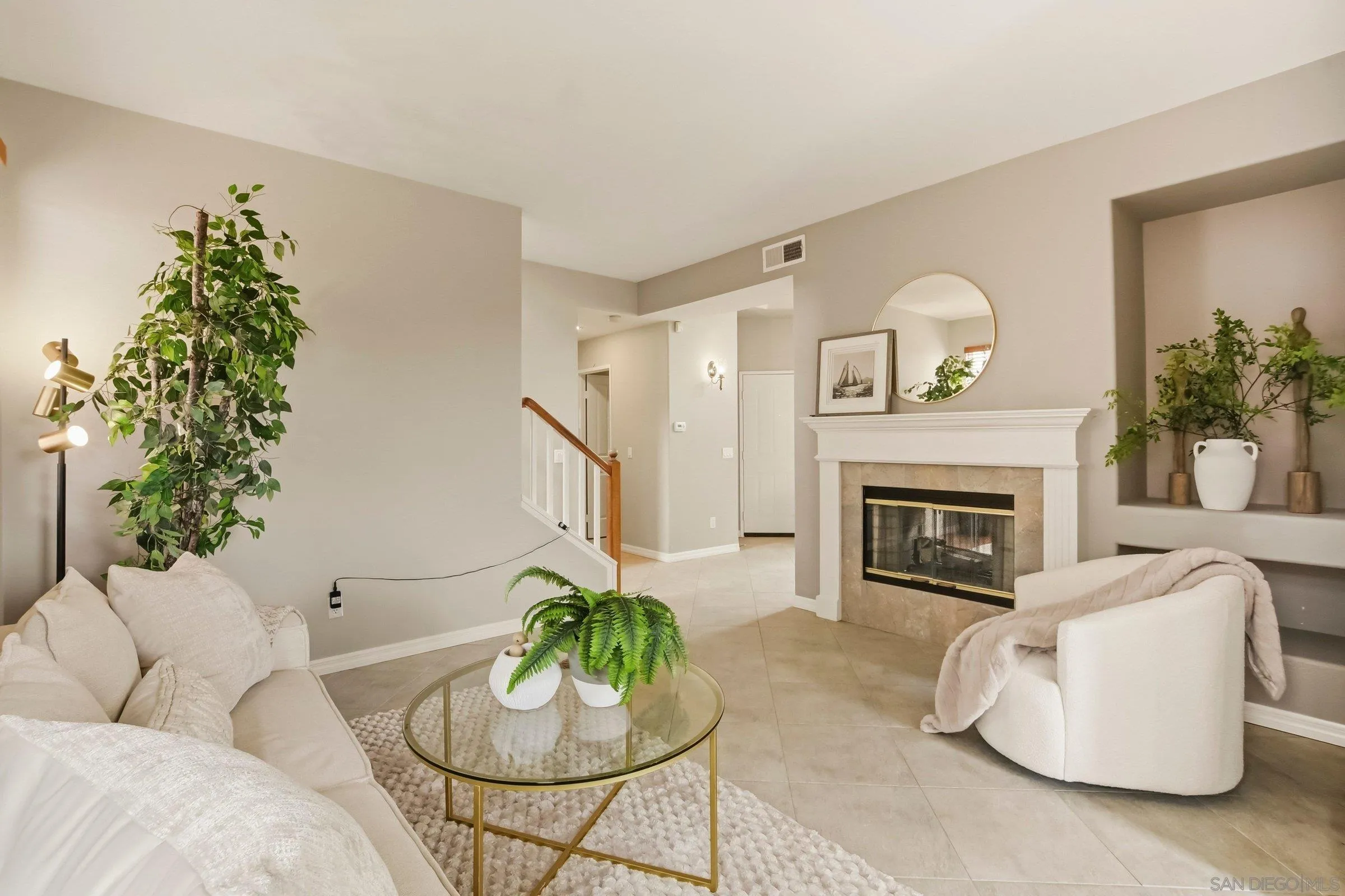 https://cdn.realtyfeed.com/cdn/127/260012894/62fcd277ba8e48d4ece07c3e0f71325f.webp