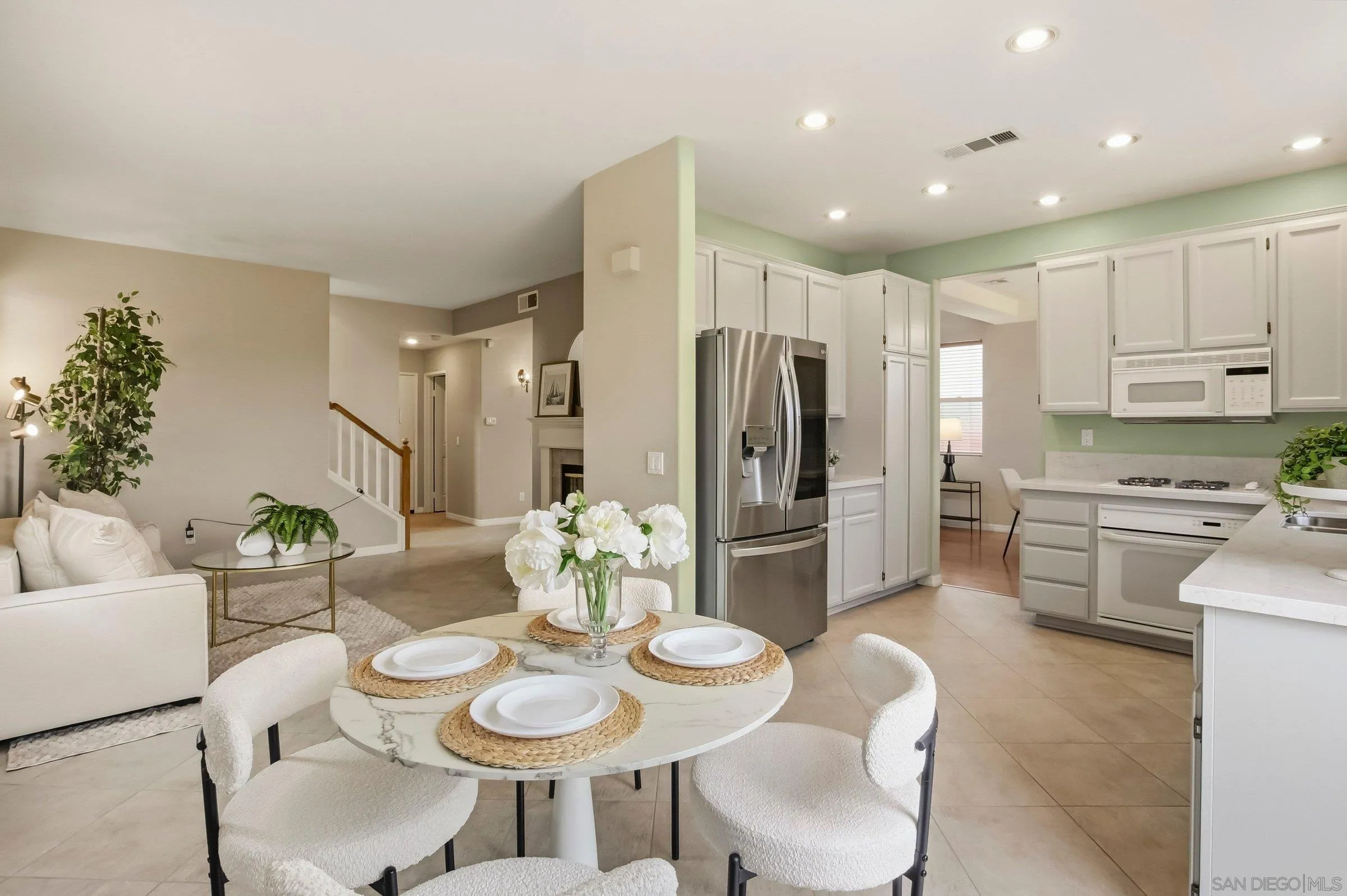 https://cdn.realtyfeed.com/cdn/127/260012894/79c26807704848ab9b54105c9bbc9e6a.webp