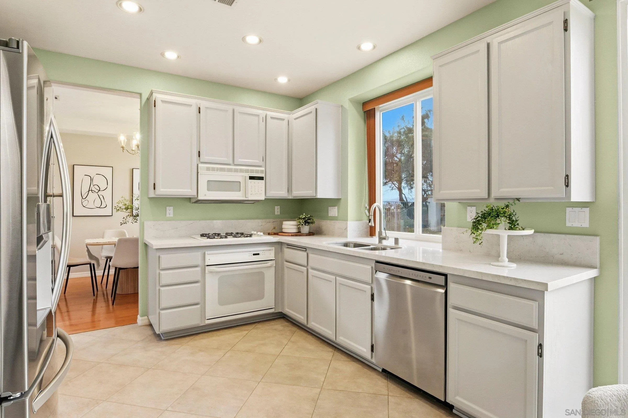 https://cdn.realtyfeed.com/cdn/127/260012894/bc393335fd51b5bf4b50dc530e53d7c9.webp