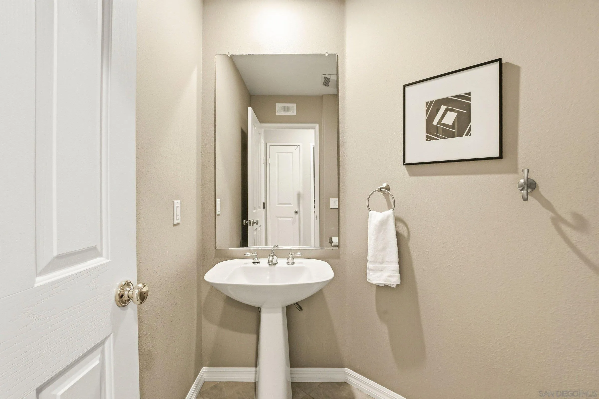 https://cdn.realtyfeed.com/cdn/127/260012894/c8aff85a8fbc2606b7c317ccb6b781f2.webp