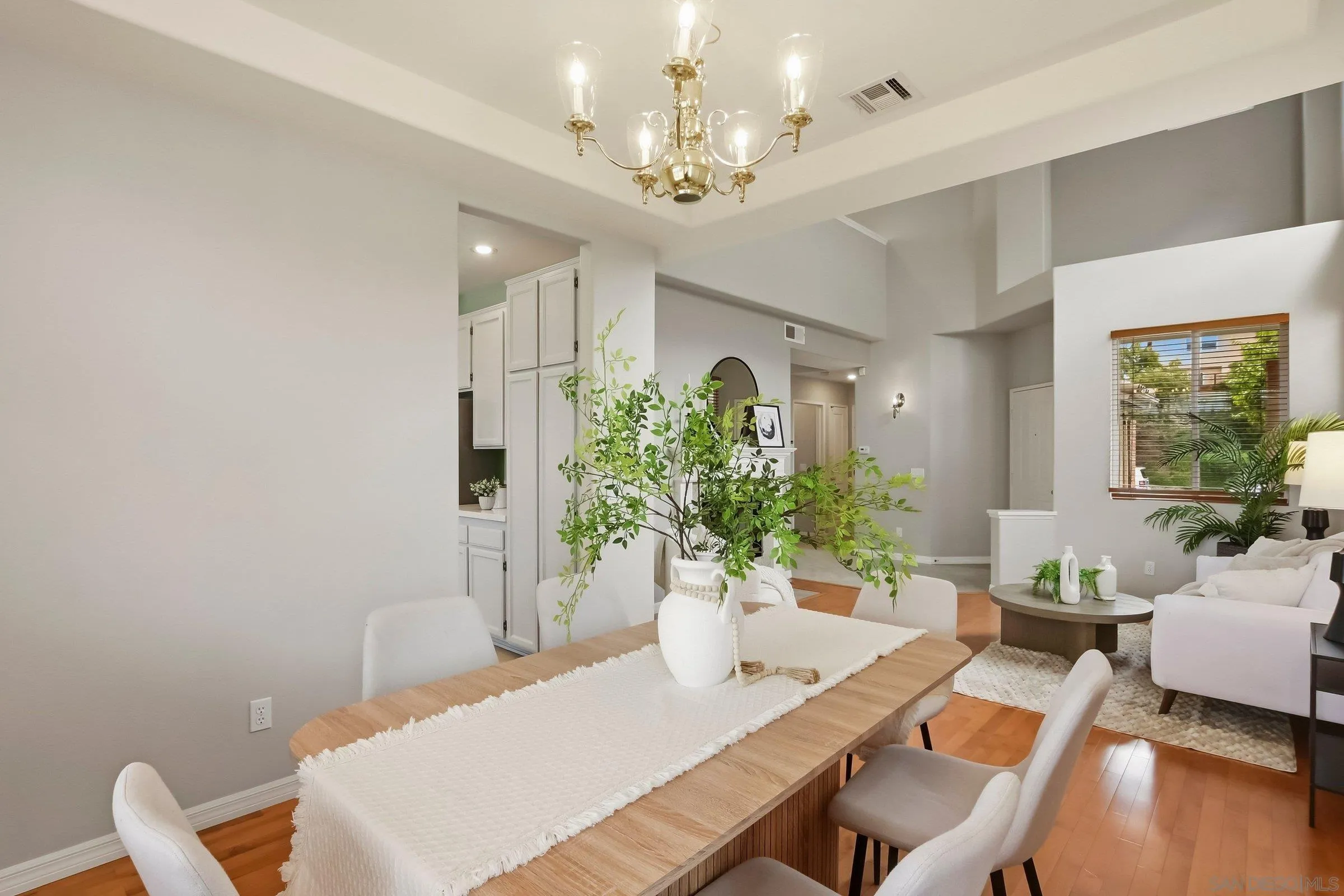 https://cdn.realtyfeed.com/cdn/127/260012894/f50f27cc50fc3b9bb44813de6086d311.webp