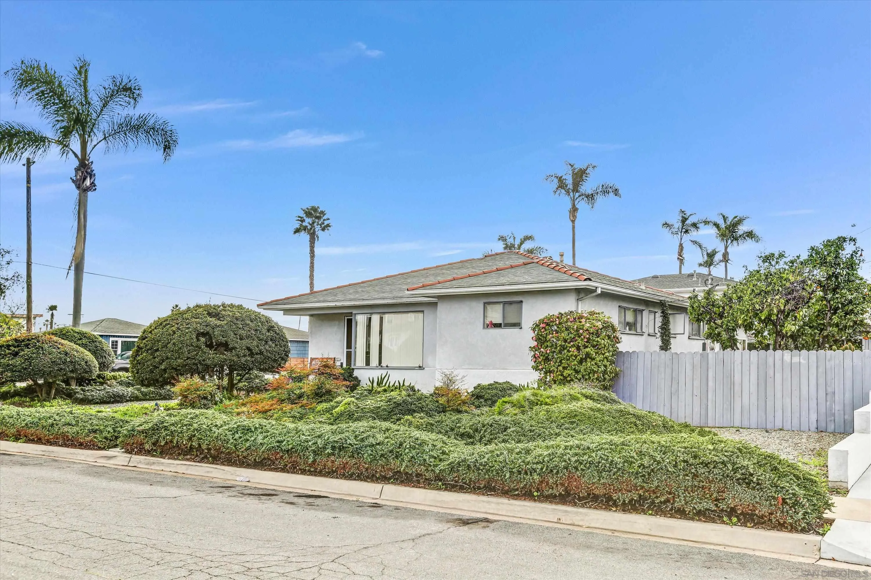 https://cdn.realtyfeed.com/cdn/127/2600129/d011e99943ace8e9ccefbba7178ba7c3.webp