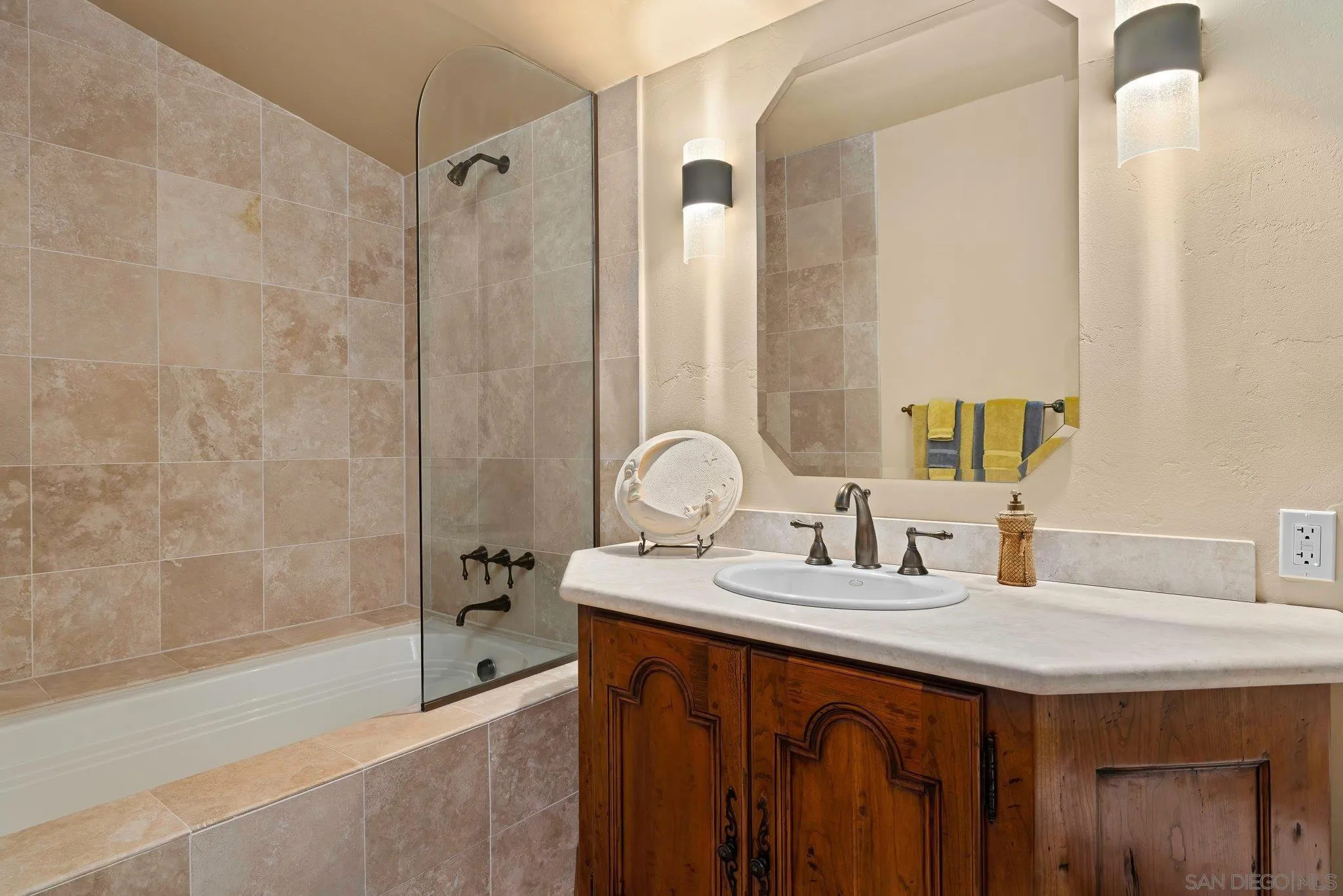 https://cdn.realtyfeed.com/cdn/127/260012900/5e5917df20e398ffaae2787565a04e20.webp