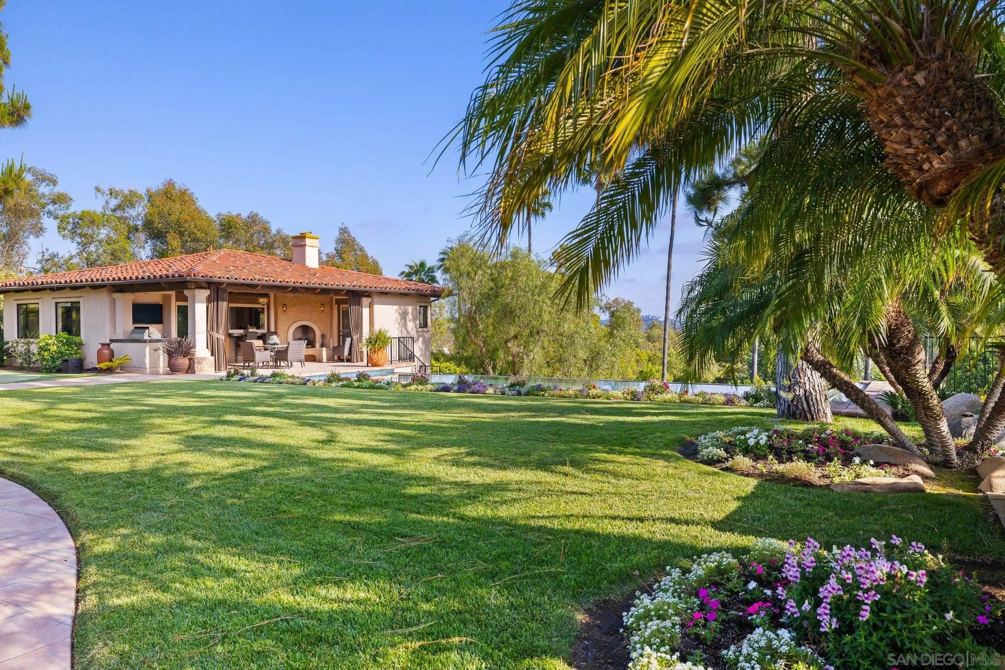 https://cdn.realtyfeed.com/cdn/127/260012900/8745f17bc7078f52c8593b307baf66ea.webp
