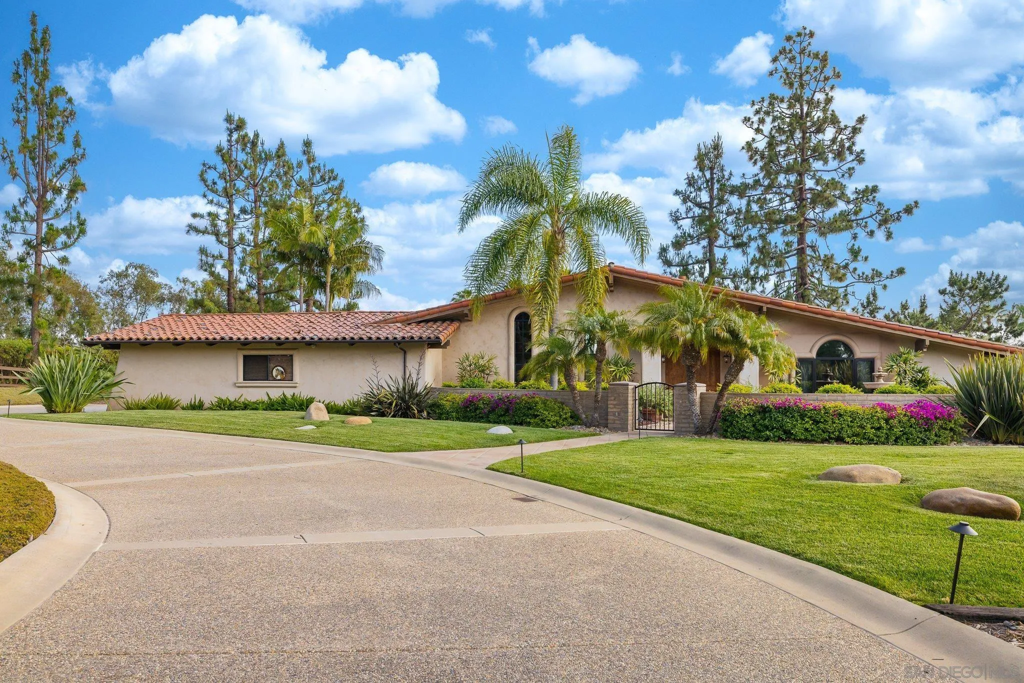 https://cdn.realtyfeed.com/cdn/127/260012900/cd95dd60d1e78b8b01ea004369bb07ed.webp