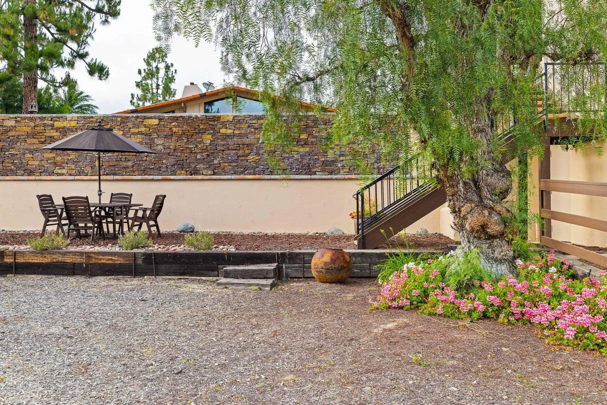 https://cdn.realtyfeed.com/cdn/127/260012900/f18b5af355c14fa71c0f541a217c7186.webp