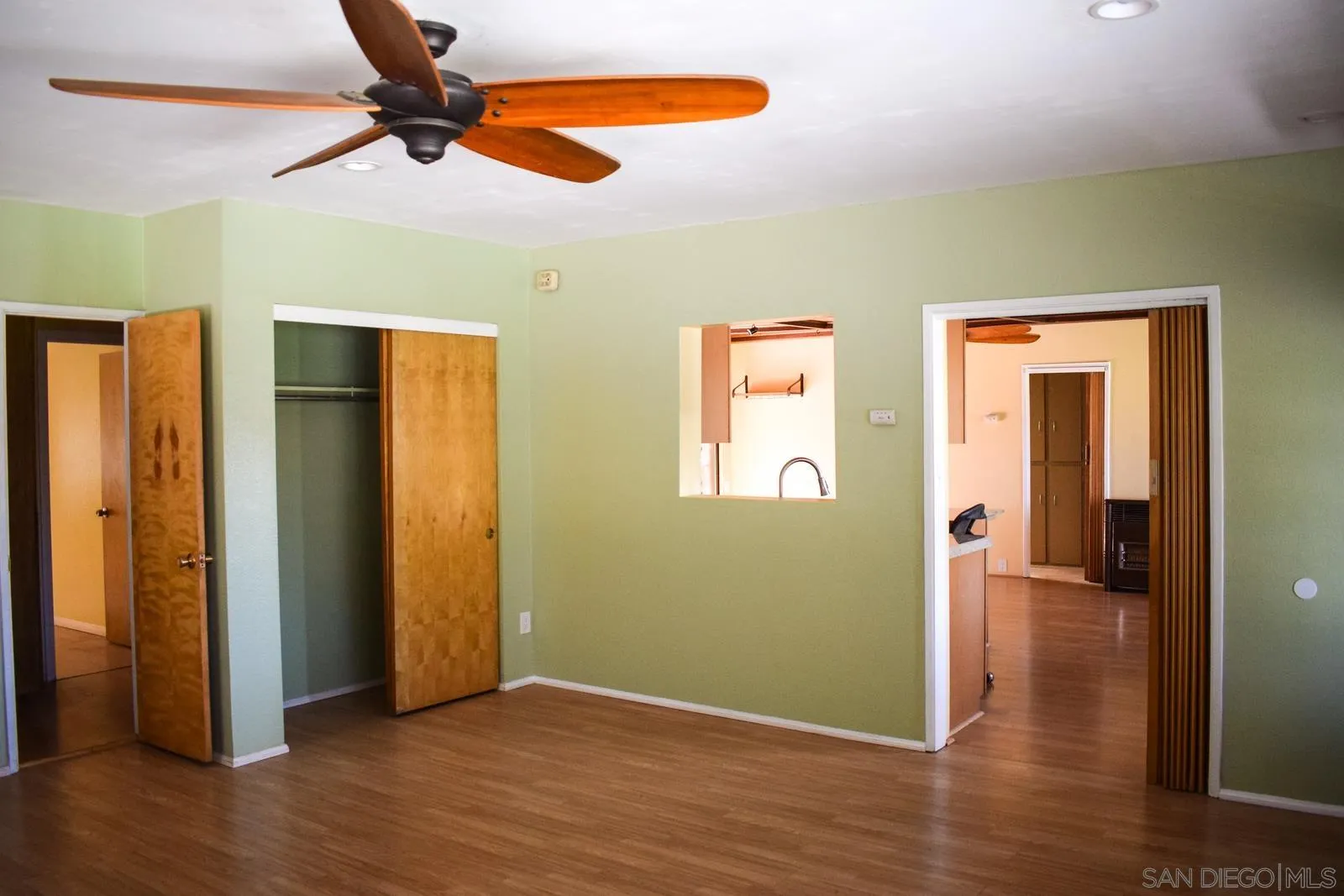 https://cdn.realtyfeed.com/cdn/127/260012901/65a280455166c3a36a7942b9c199ac76.webp