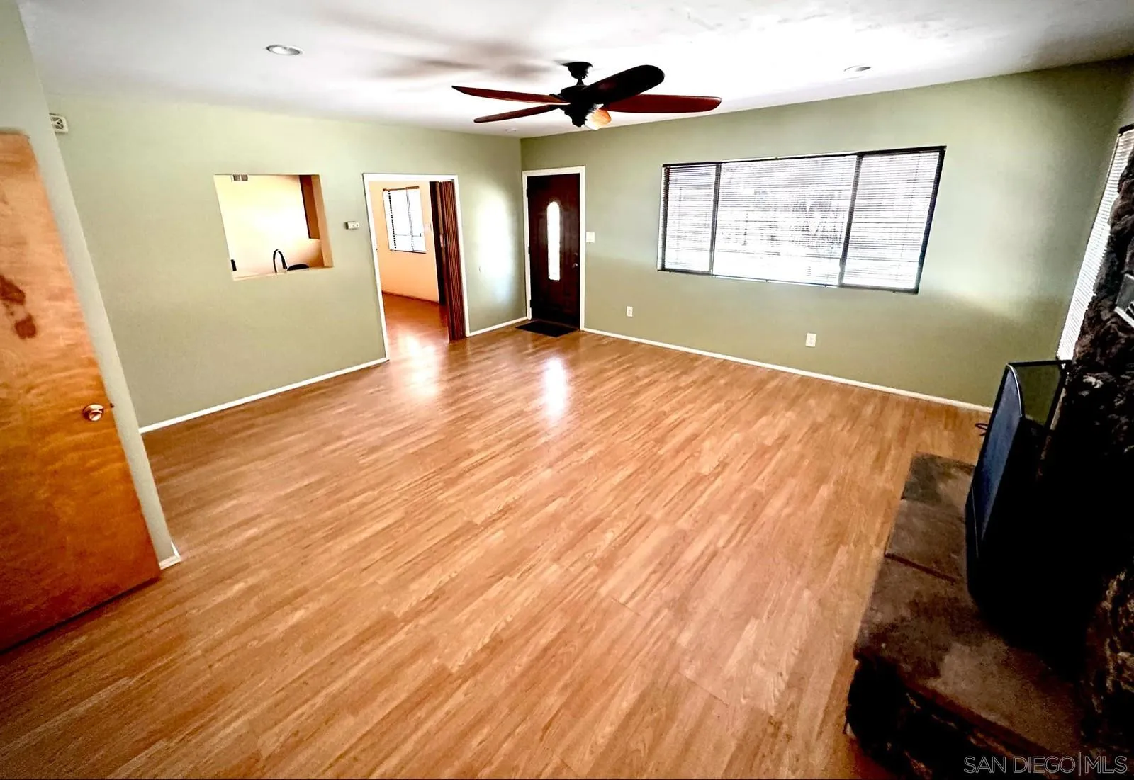 https://cdn.realtyfeed.com/cdn/127/260012901/86d1821e0c93180c8296f57c23ee670a.webp