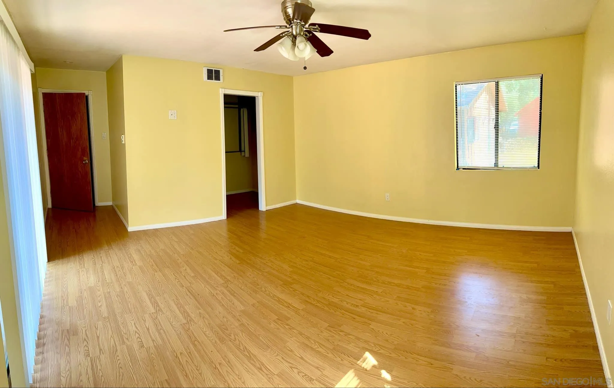 https://cdn.realtyfeed.com/cdn/127/260012901/b7544aa5ad874e62f1d4ccadcc63b6c4.webp