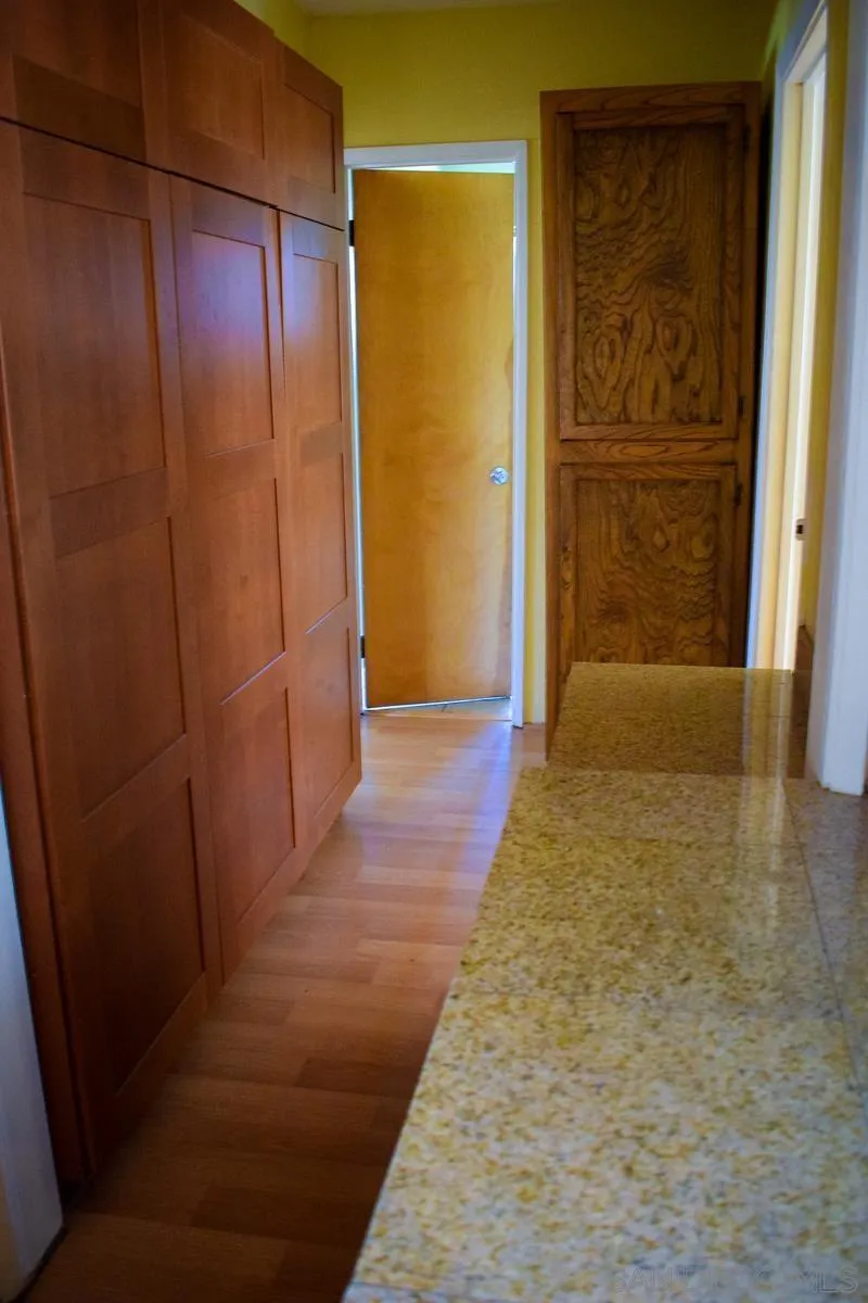 https://cdn.realtyfeed.com/cdn/127/260012901/bd966f9ba90d473f0a52d2a3376ee31f.webp