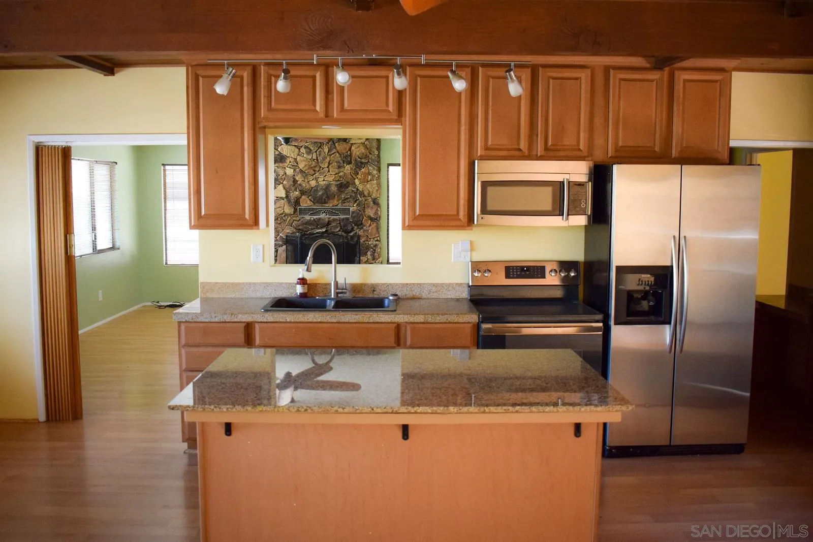 https://cdn.realtyfeed.com/cdn/127/260012901/f8d65ea7fc0d51f39aca4e29a6454f45.webp