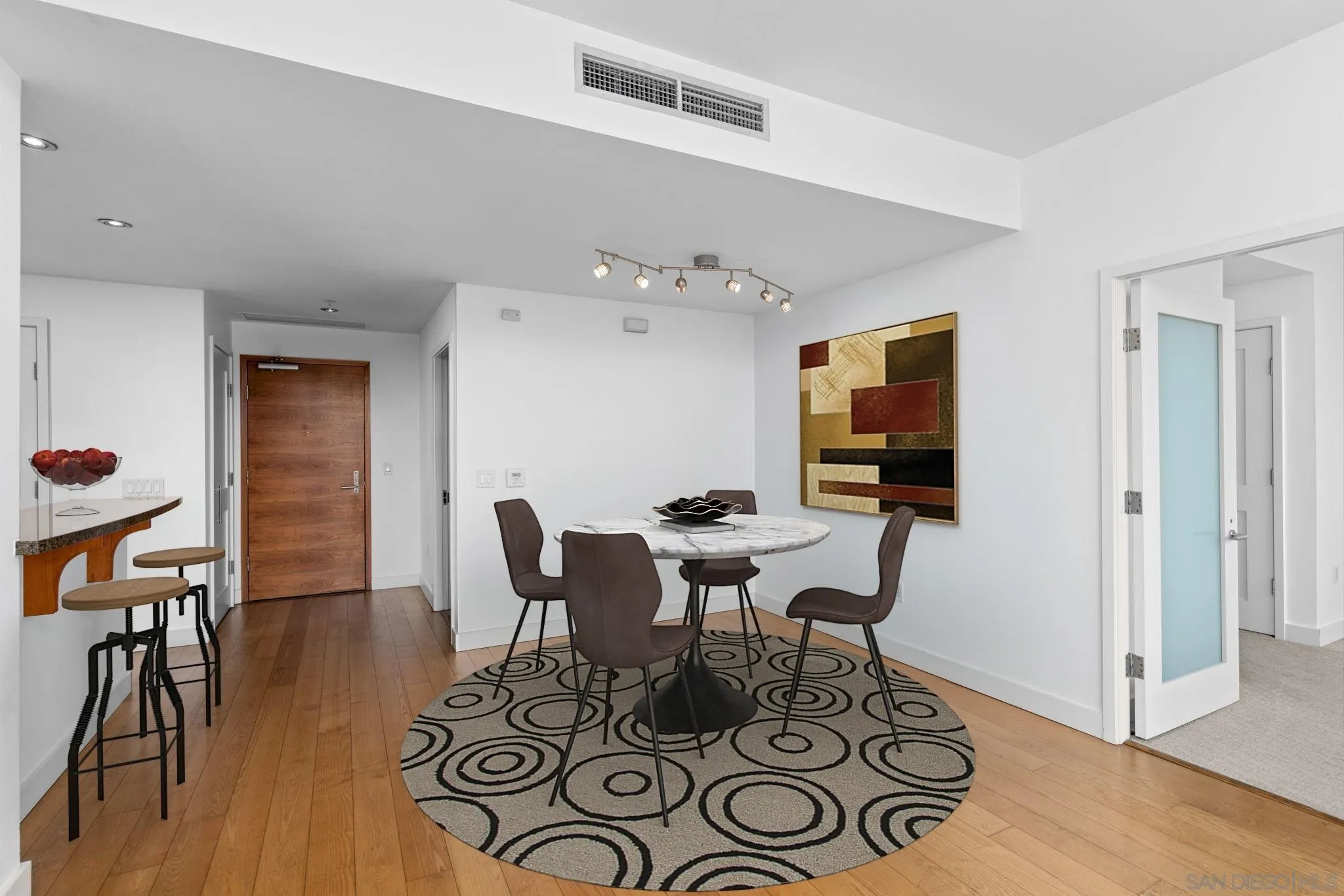 https://cdn.realtyfeed.com/cdn/127/260012905/1d40a881f977e02a88c36f443a0d3c90.webp