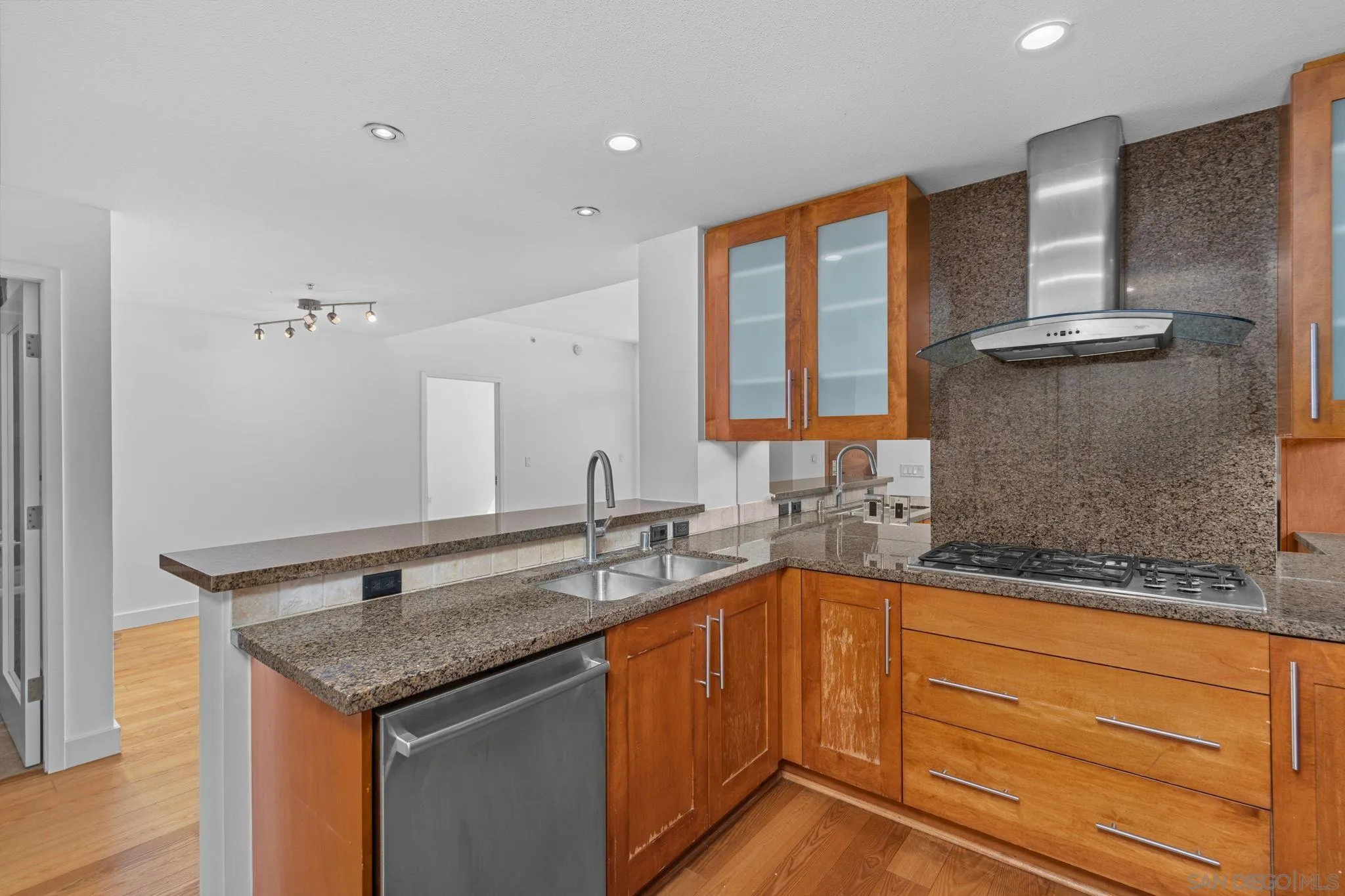 https://cdn.realtyfeed.com/cdn/127/260012905/282b493c5cd0b2e88e696ea88156f893.webp
