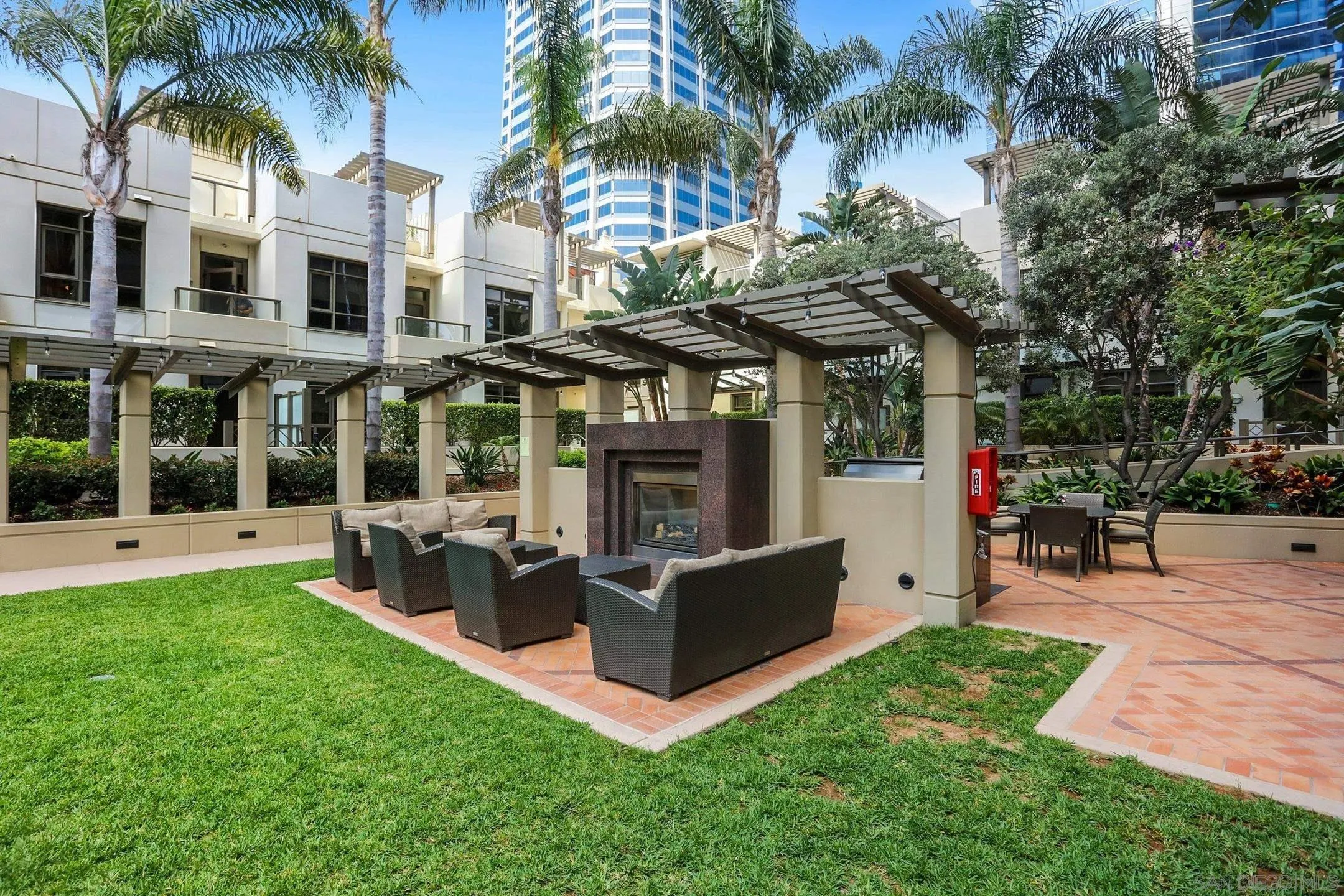 https://cdn.realtyfeed.com/cdn/127/260012905/52b9e0b12d742db7bf294f566998d6a8.webp