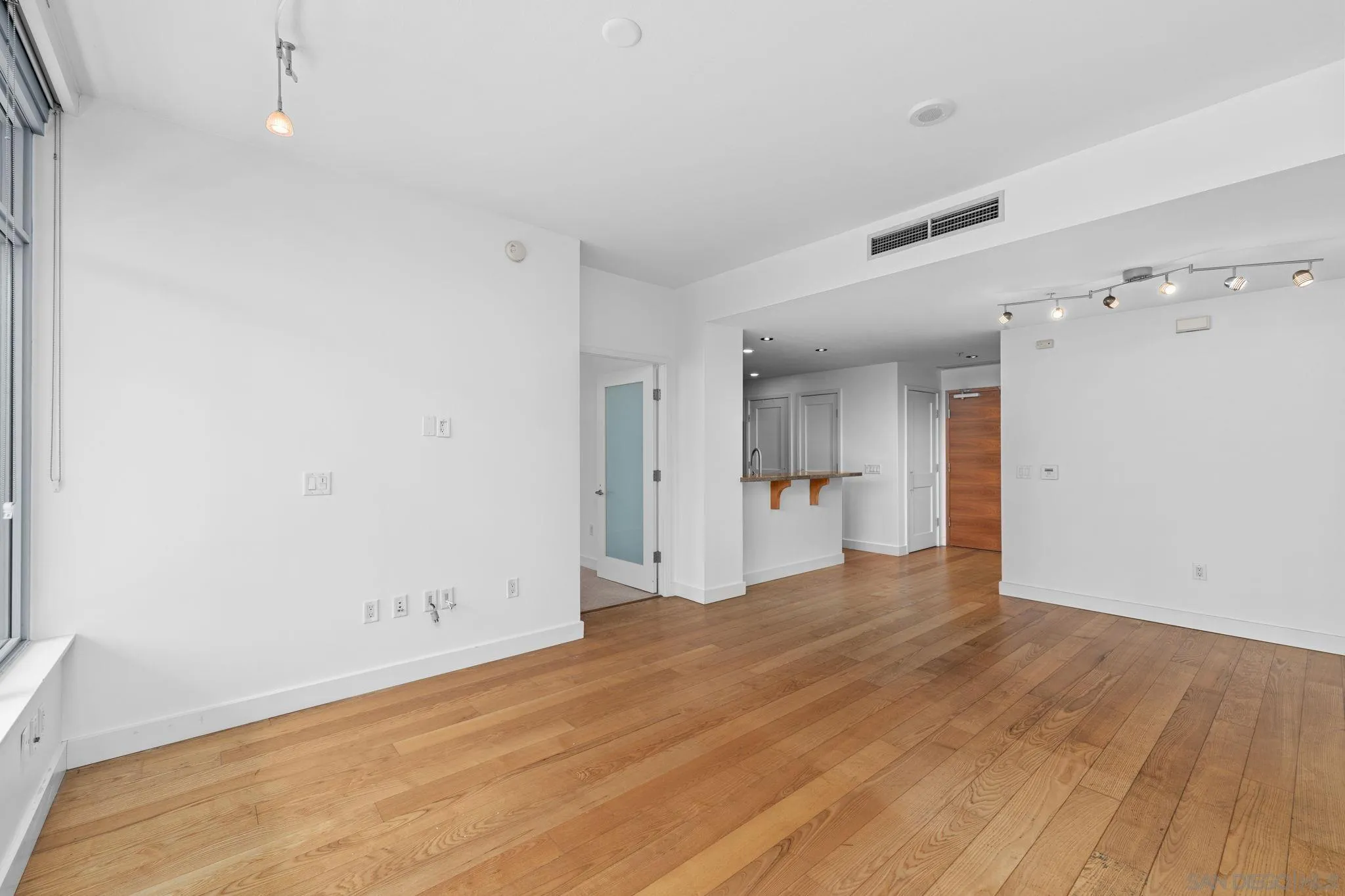 https://cdn.realtyfeed.com/cdn/127/260012905/54223e823c08ece6101e9605a3e0b89c.webp