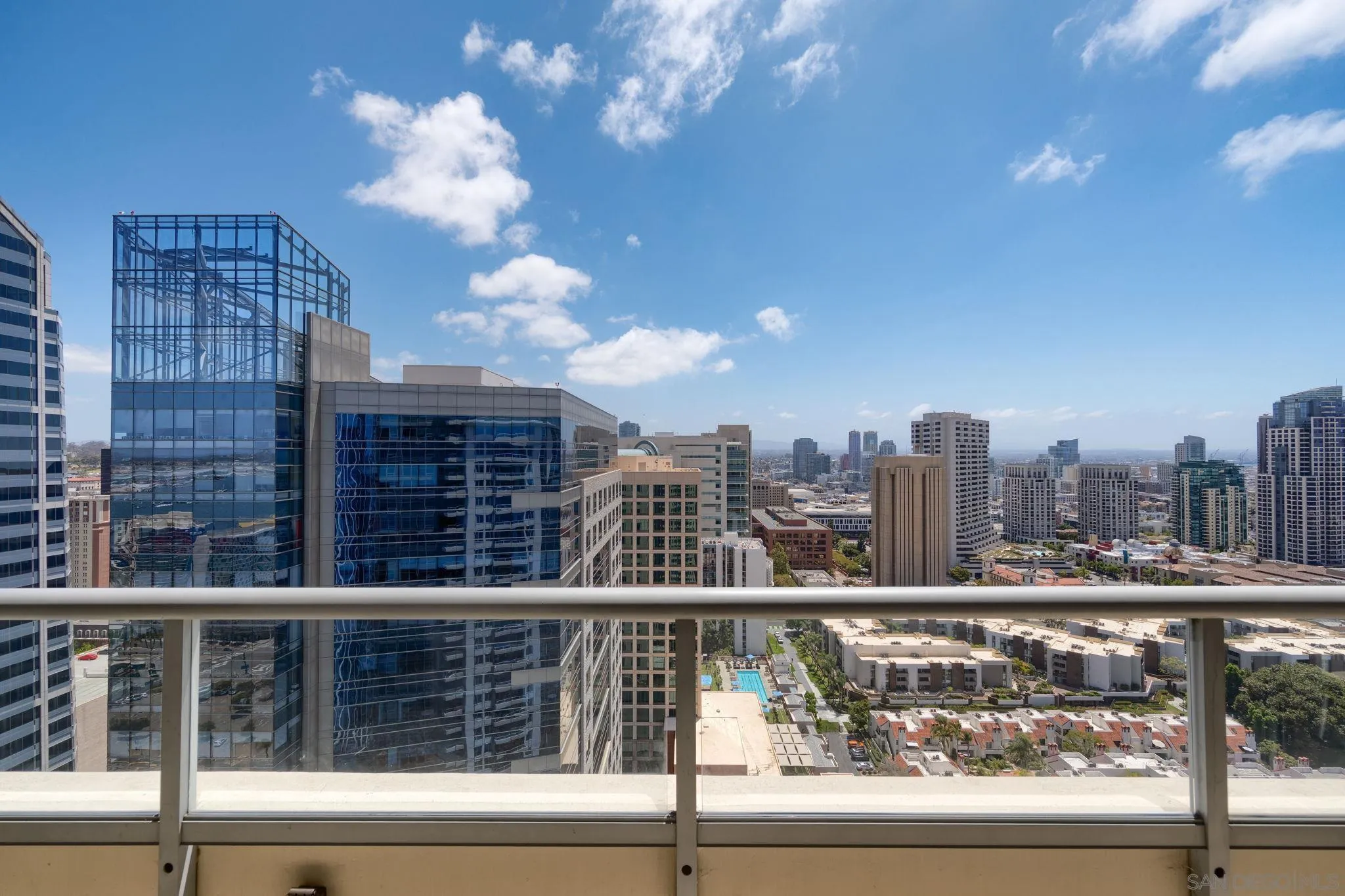 https://cdn.realtyfeed.com/cdn/127/260012905/cd31917c0f76f1b0b9afd50390f7b062.webp