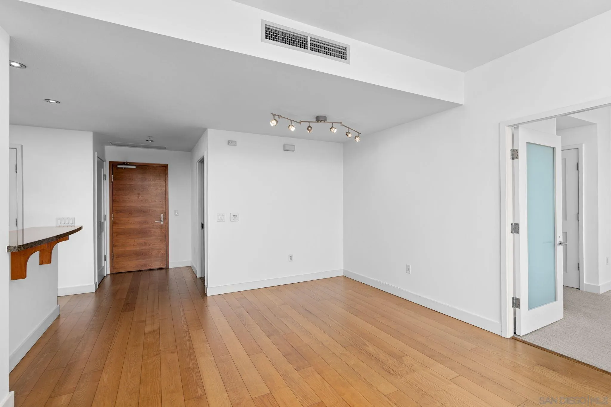 https://cdn.realtyfeed.com/cdn/127/260012905/fff2965fc3c175190151c9590ca34004.webp