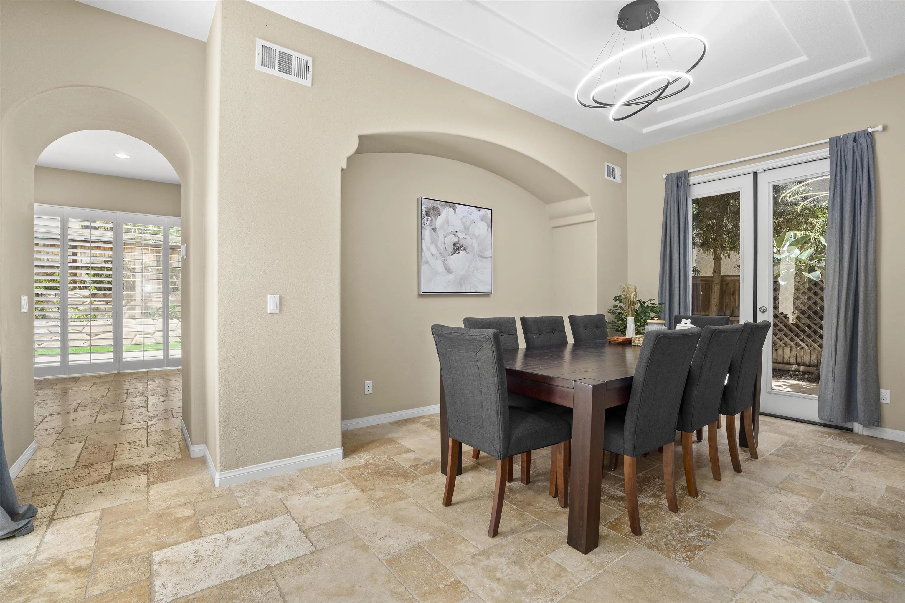 https://cdn.realtyfeed.com/cdn/127/260012908/0f4cf9ae4fdeae3b8b4c894043c0456a.webp