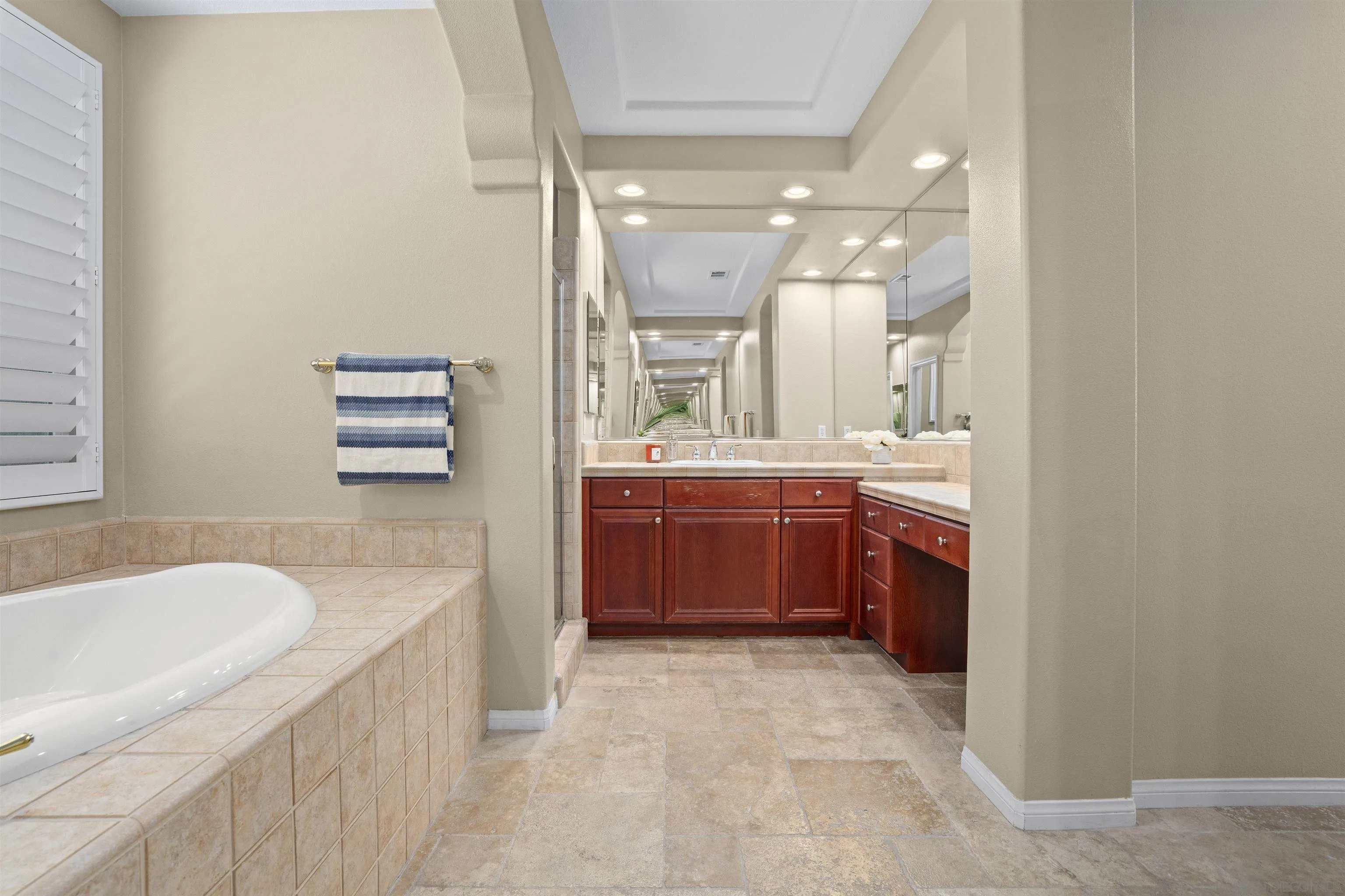 https://cdn.realtyfeed.com/cdn/127/260012908/73723e32144036b52dea9d9df0d9eb00.webp