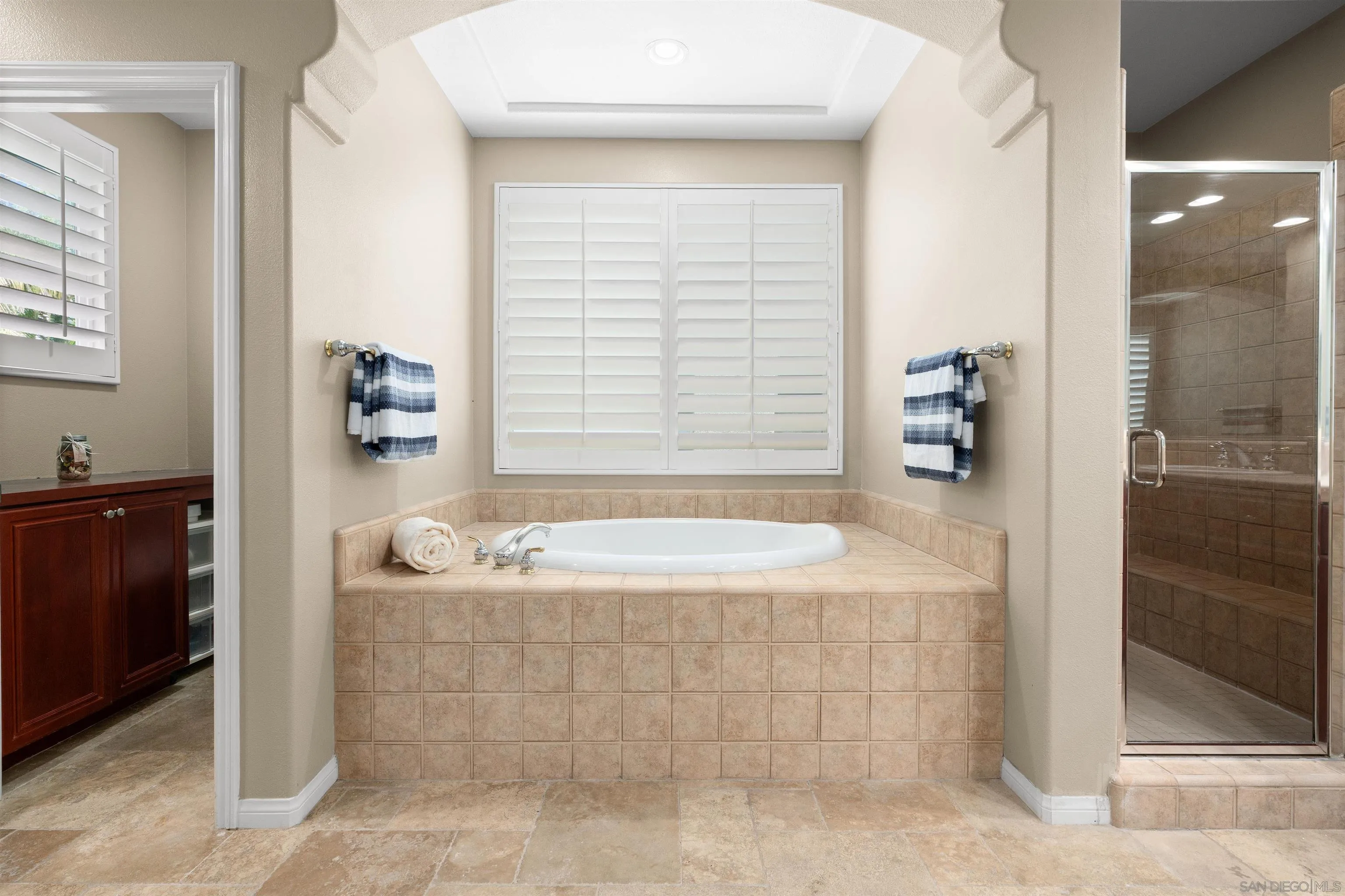 https://cdn.realtyfeed.com/cdn/127/260012908/990b7774a9ac910cdd303753ec6e2dd3.webp