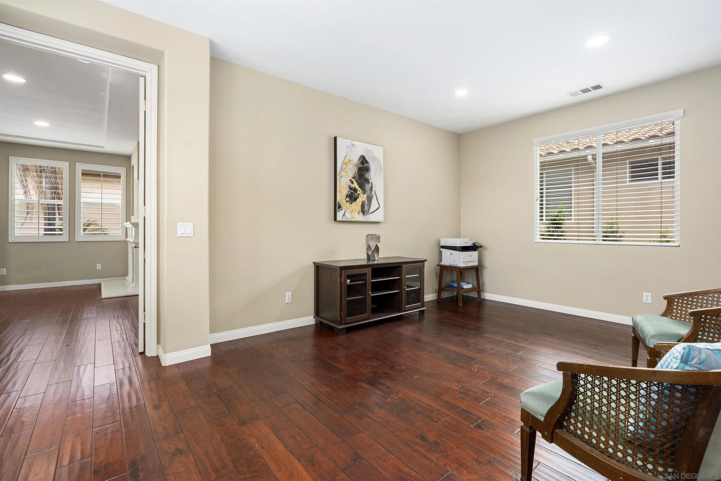 https://cdn.realtyfeed.com/cdn/127/260012908/bca9e3e19fa18429b397f250e654dc9d.webp