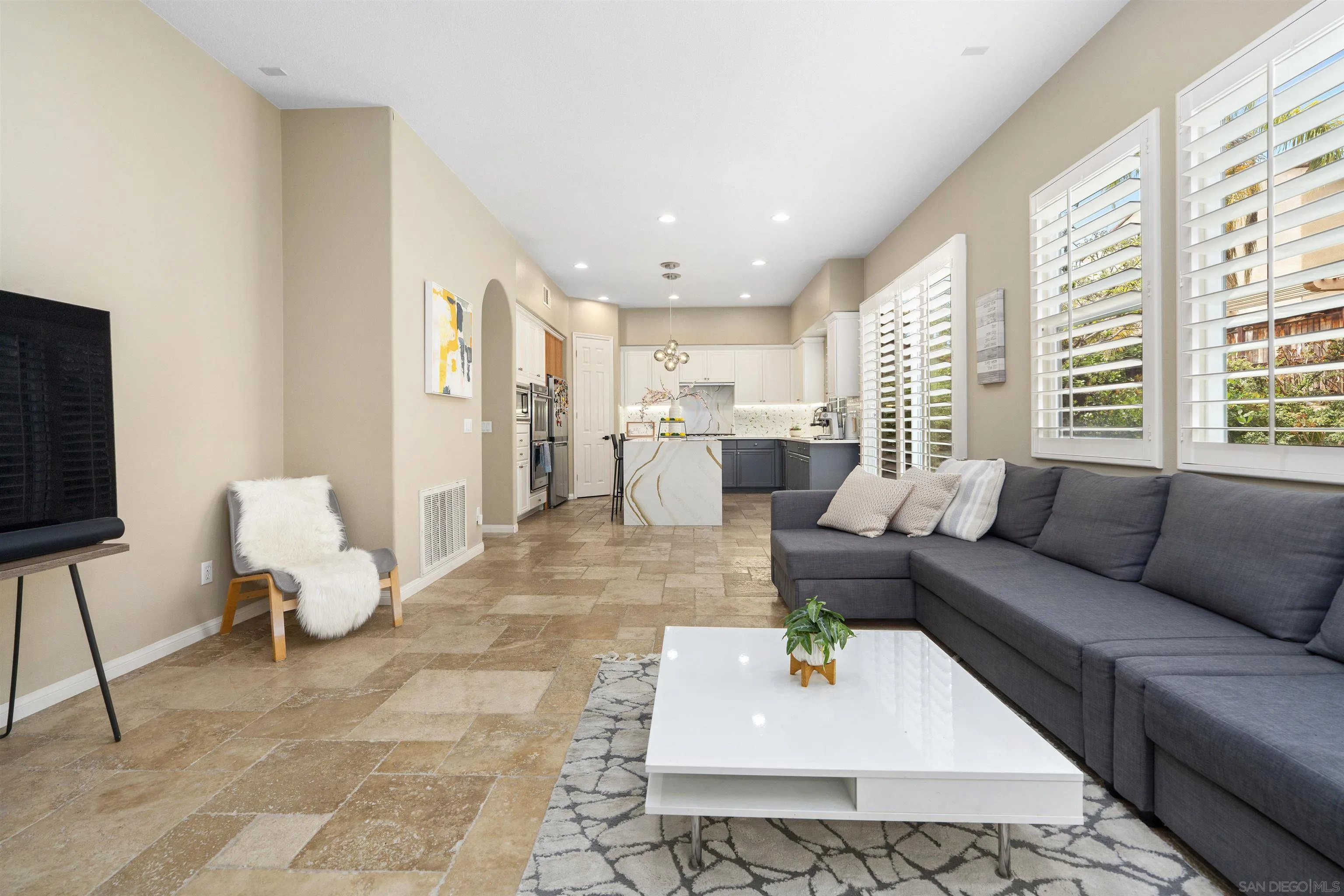 https://cdn.realtyfeed.com/cdn/127/260012908/c272230f314506dc97b3cf01061f19f4.webp