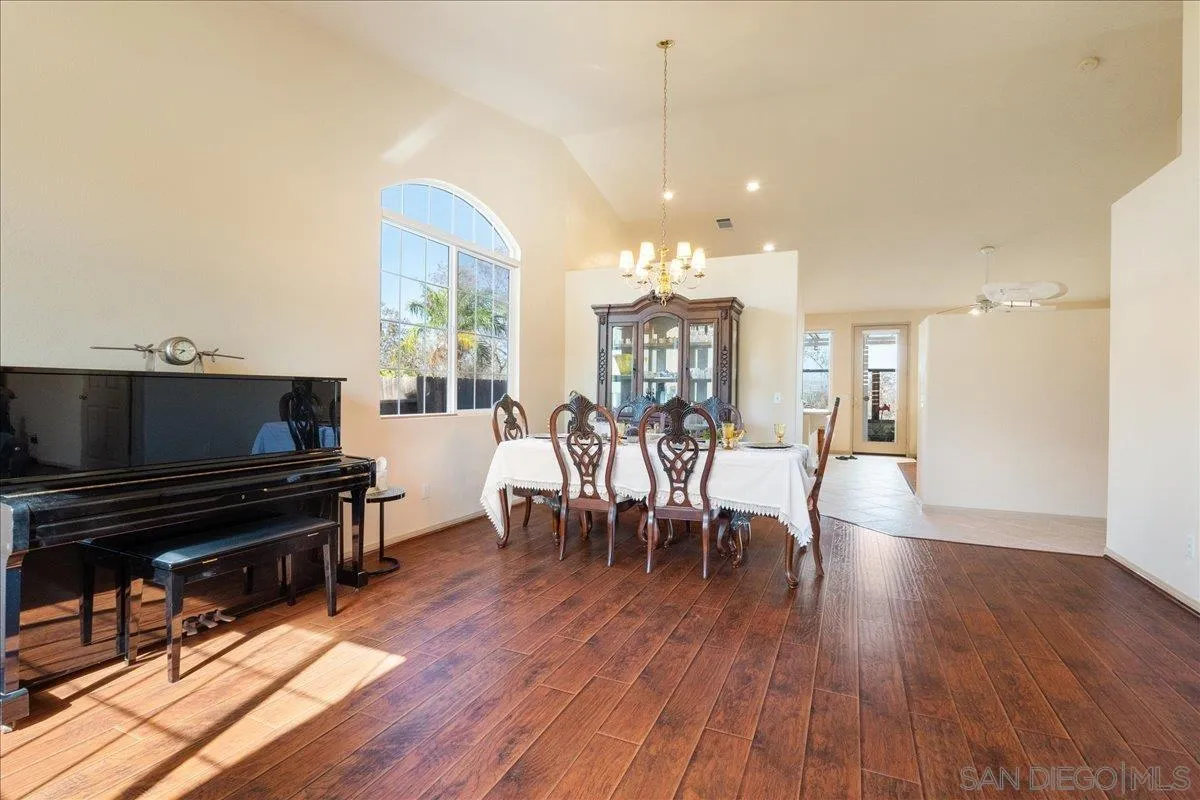 https://cdn.realtyfeed.com/cdn/127/260012911/e12bc14d7a6244333535bba4ead5aede.webp