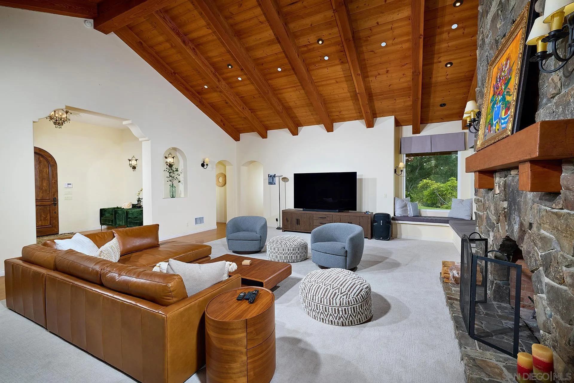 https://cdn.realtyfeed.com/cdn/127/260012913/272b70548f0fba74aed0de2ce24c3d88.webp