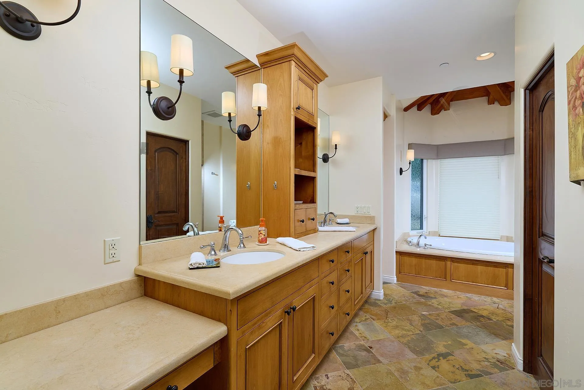 https://cdn.realtyfeed.com/cdn/127/260012913/3717f1adb68e025d571f02cd0713d29f.webp