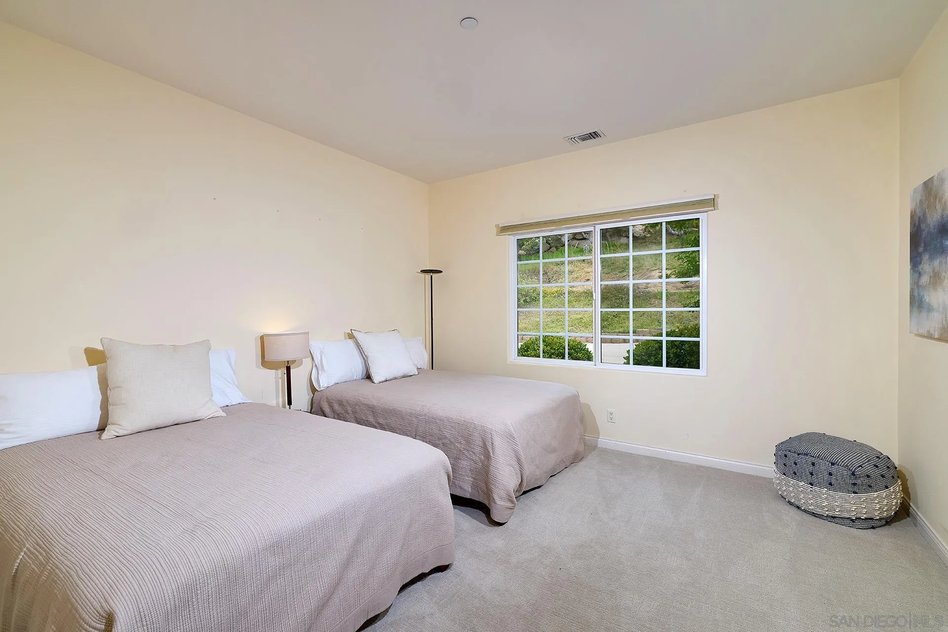 https://cdn.realtyfeed.com/cdn/127/260012913/393b8905005f9dc8bc4bfa228918a117.webp