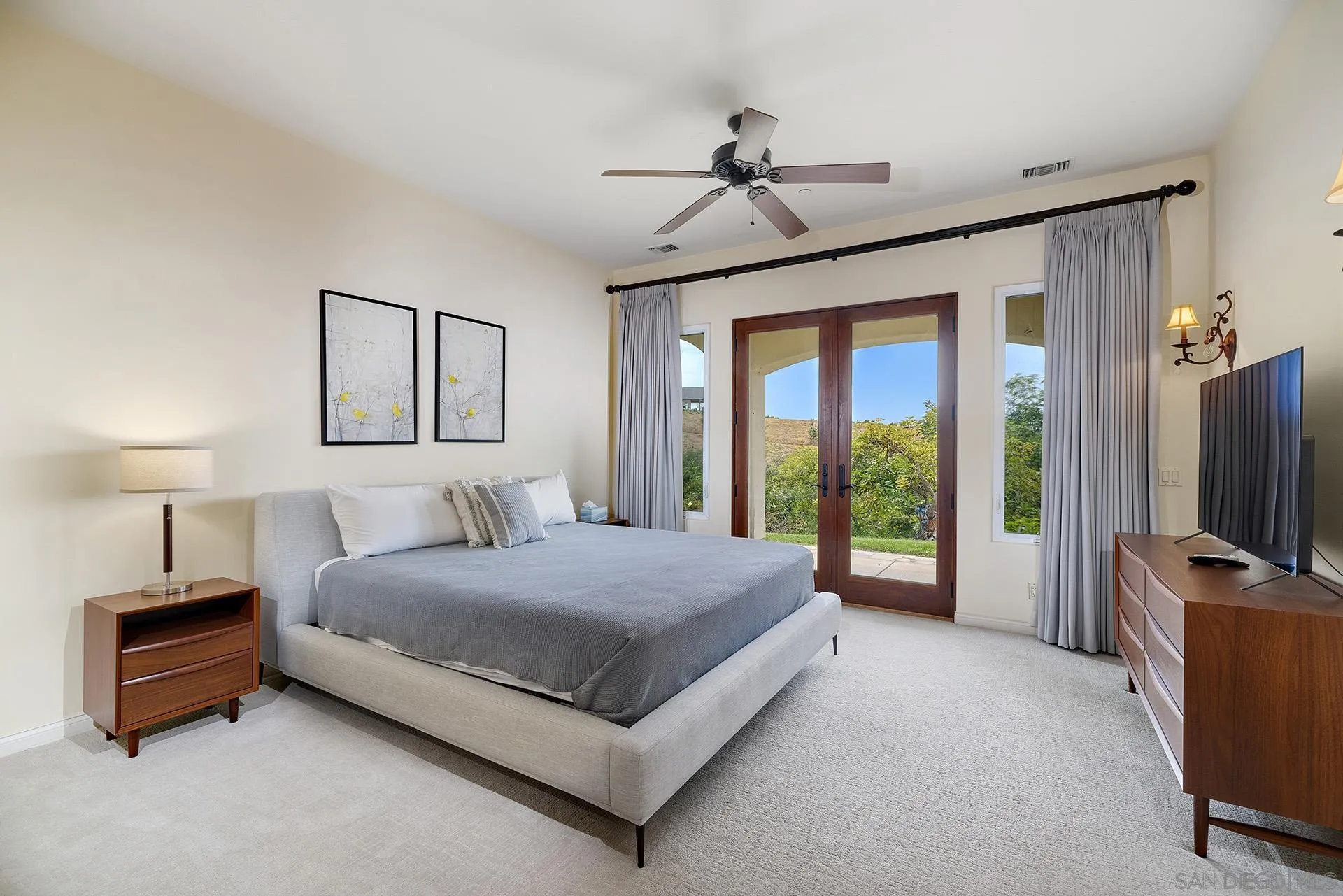 https://cdn.realtyfeed.com/cdn/127/260012913/980215eafc02b2469b85bef08602b830.webp