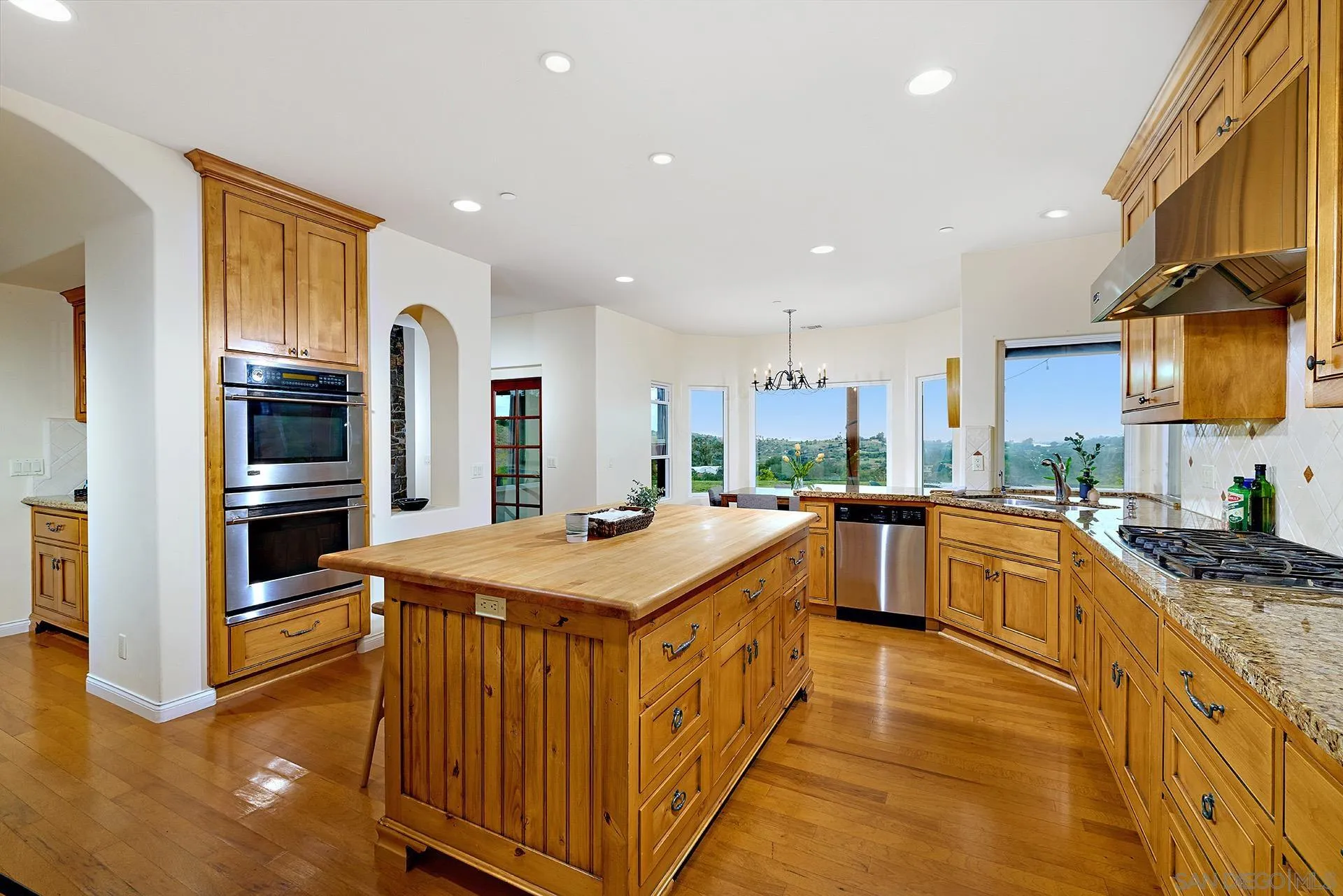 https://cdn.realtyfeed.com/cdn/127/260012913/a151ea0d5fa90c411428431a8538c55a.webp
