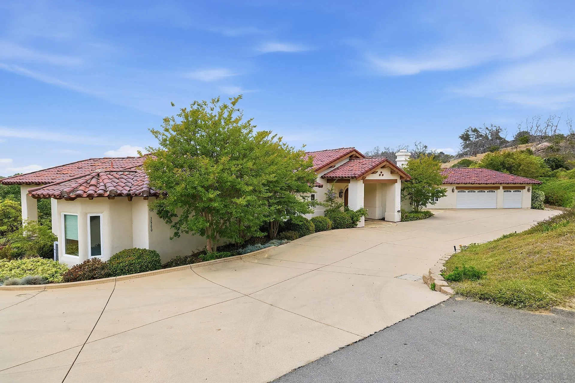 https://cdn.realtyfeed.com/cdn/127/260012913/e0b0aef82a9eb952bf461315cd7d128a.webp
