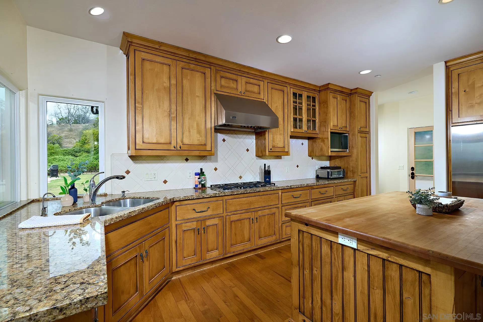 https://cdn.realtyfeed.com/cdn/127/260012913/f6b24aa4485d7bf05da2a3d9dbced46c.webp