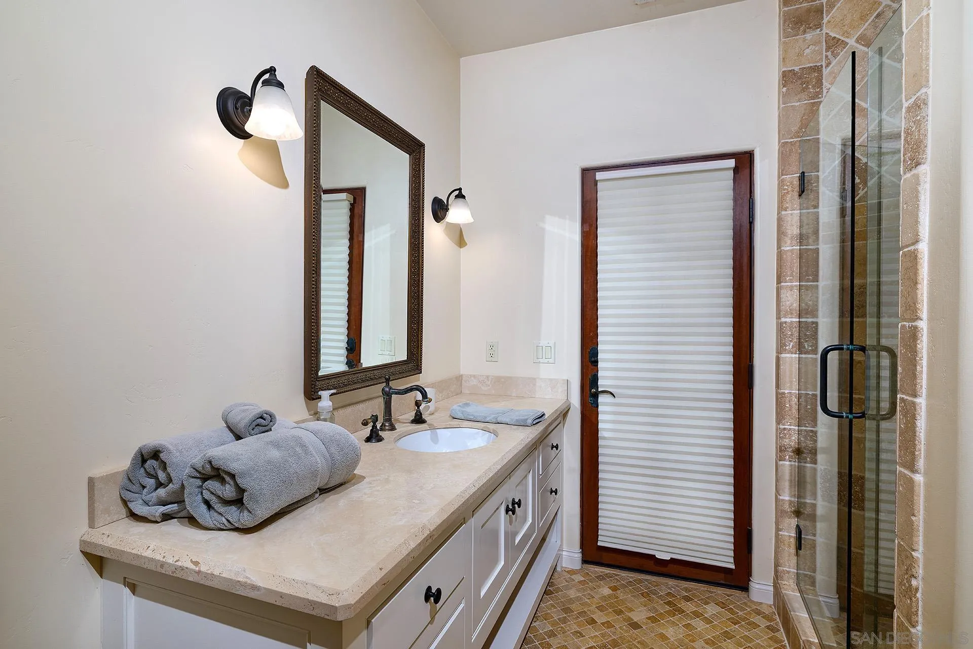https://cdn.realtyfeed.com/cdn/127/260012913/ff2118c03e82756664941b619559a295.webp