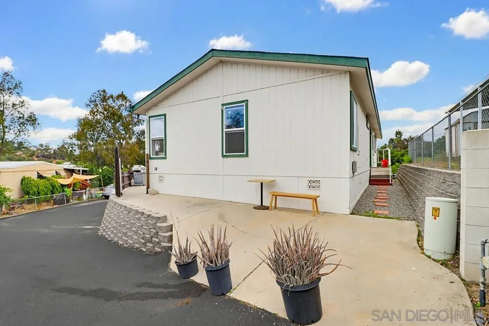 https://cdn.realtyfeed.com/cdn/127/260012919/128441ffd9ed78b21cbef657b1bc7754.webp