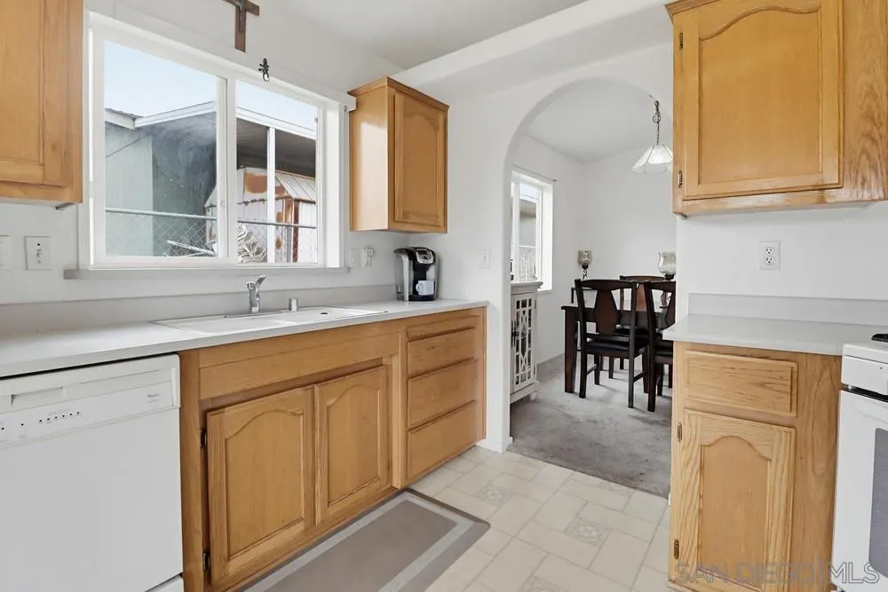 https://cdn.realtyfeed.com/cdn/127/260012919/1ec8b06bdc38277f7c3c13976a09394a.webp