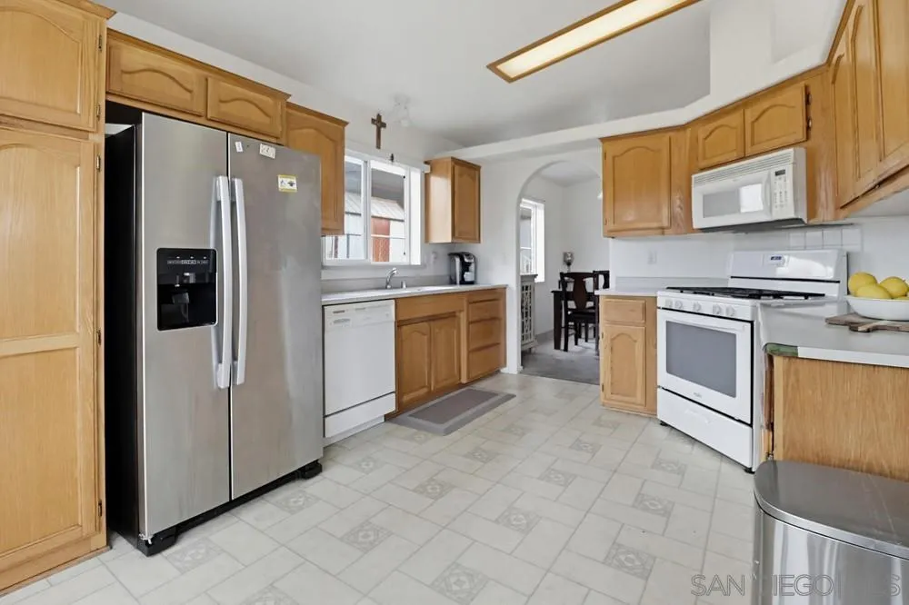 https://cdn.realtyfeed.com/cdn/127/260012919/31e21ff461873a23d5238e6d40fda837.webp
